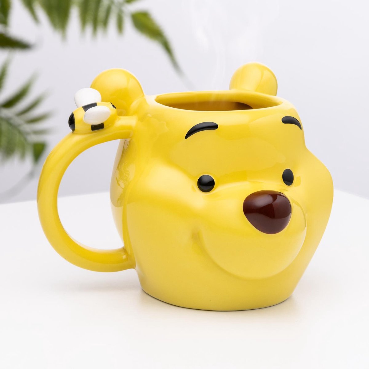 Paladone Winnie the pooh mok – officieel gelicentieerde disney classic theekop van pooh bear honey bee, geweldig voor thee of koffie, disney keuken keramiek, 350 ml (11 fl oz) –
