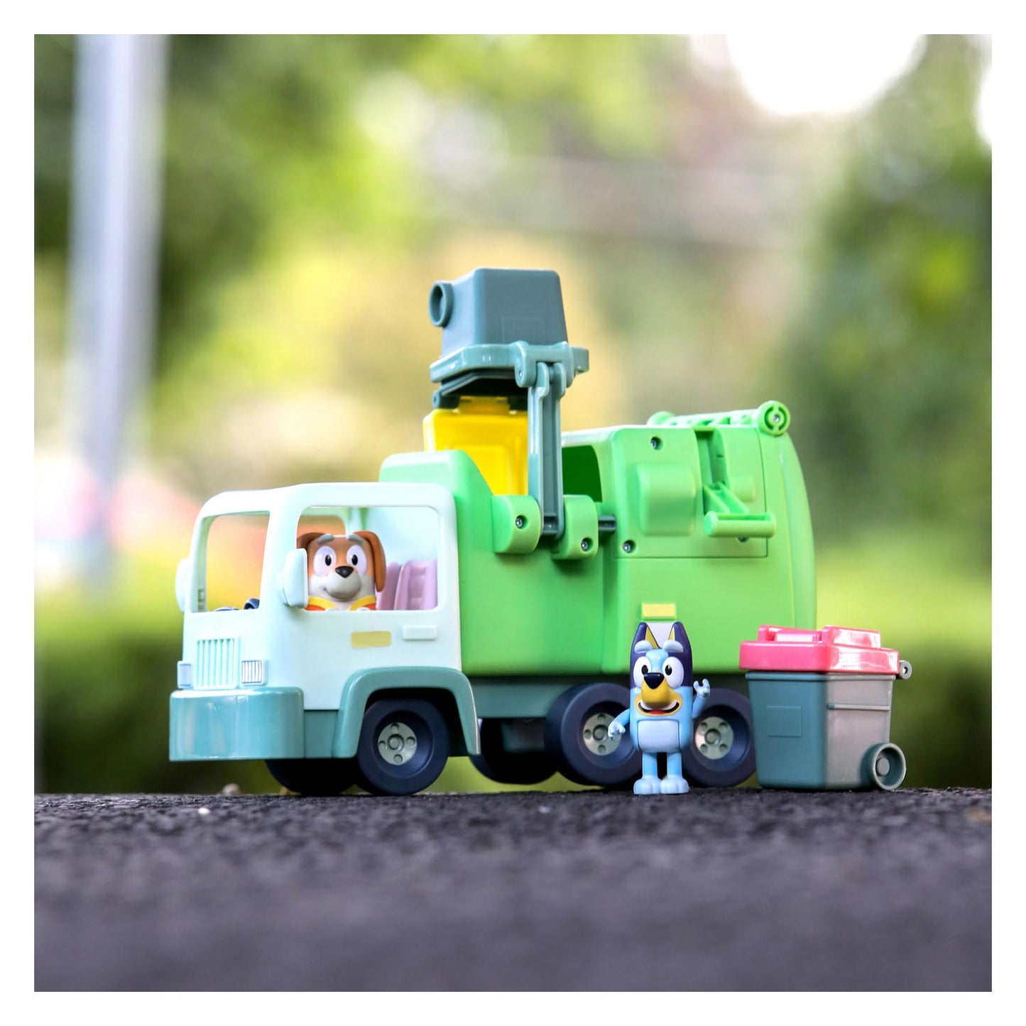 Moose Toys Bluey vuilniswagen met speelfiguren