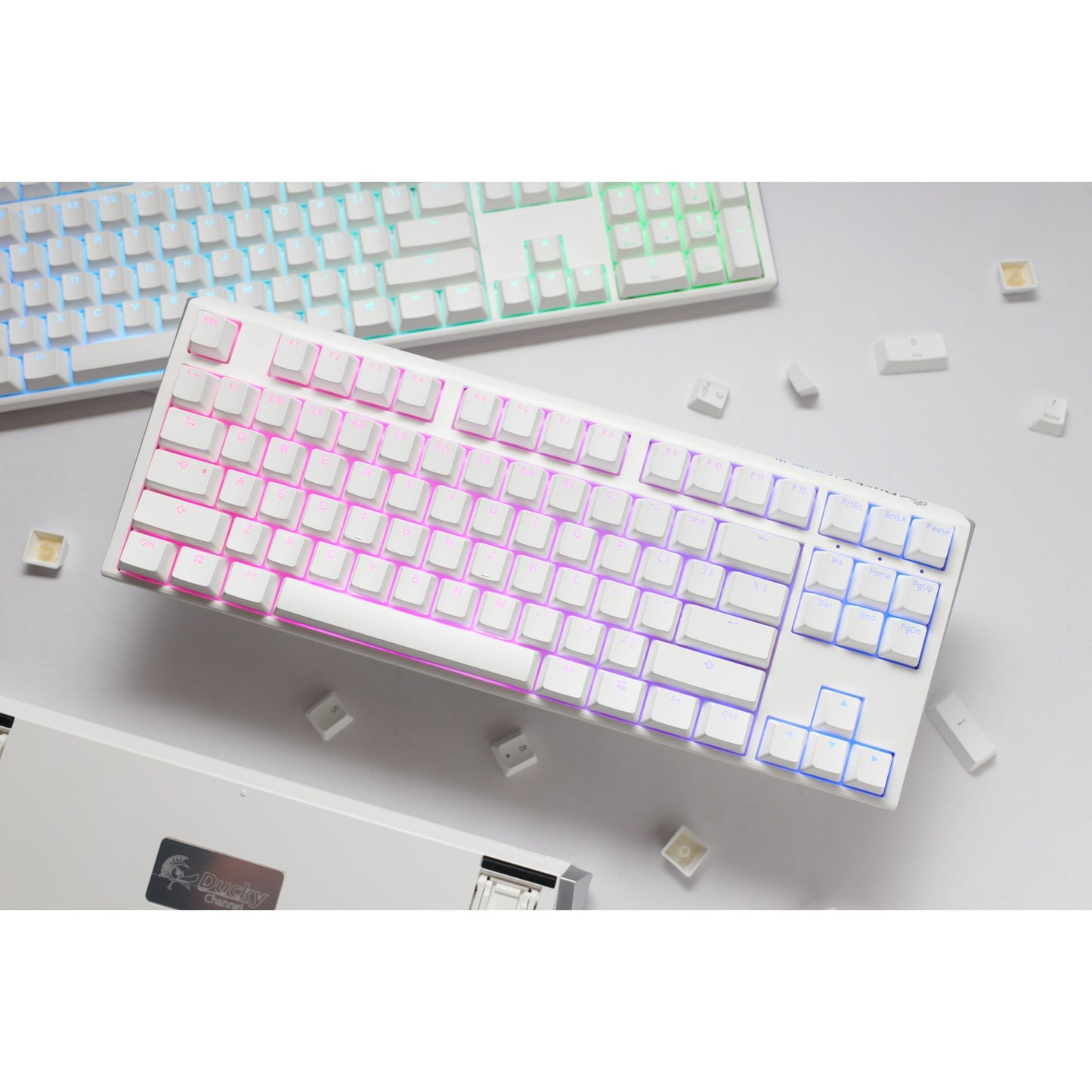 Ducky one 3 classic pure white tkl rgb mechanisch toetsenbord (wit, us lay-out (qwerty), cherry mx red, 80% (tkl), rgb leds, double-shot pbt, hot-swappable, quack mechanics)