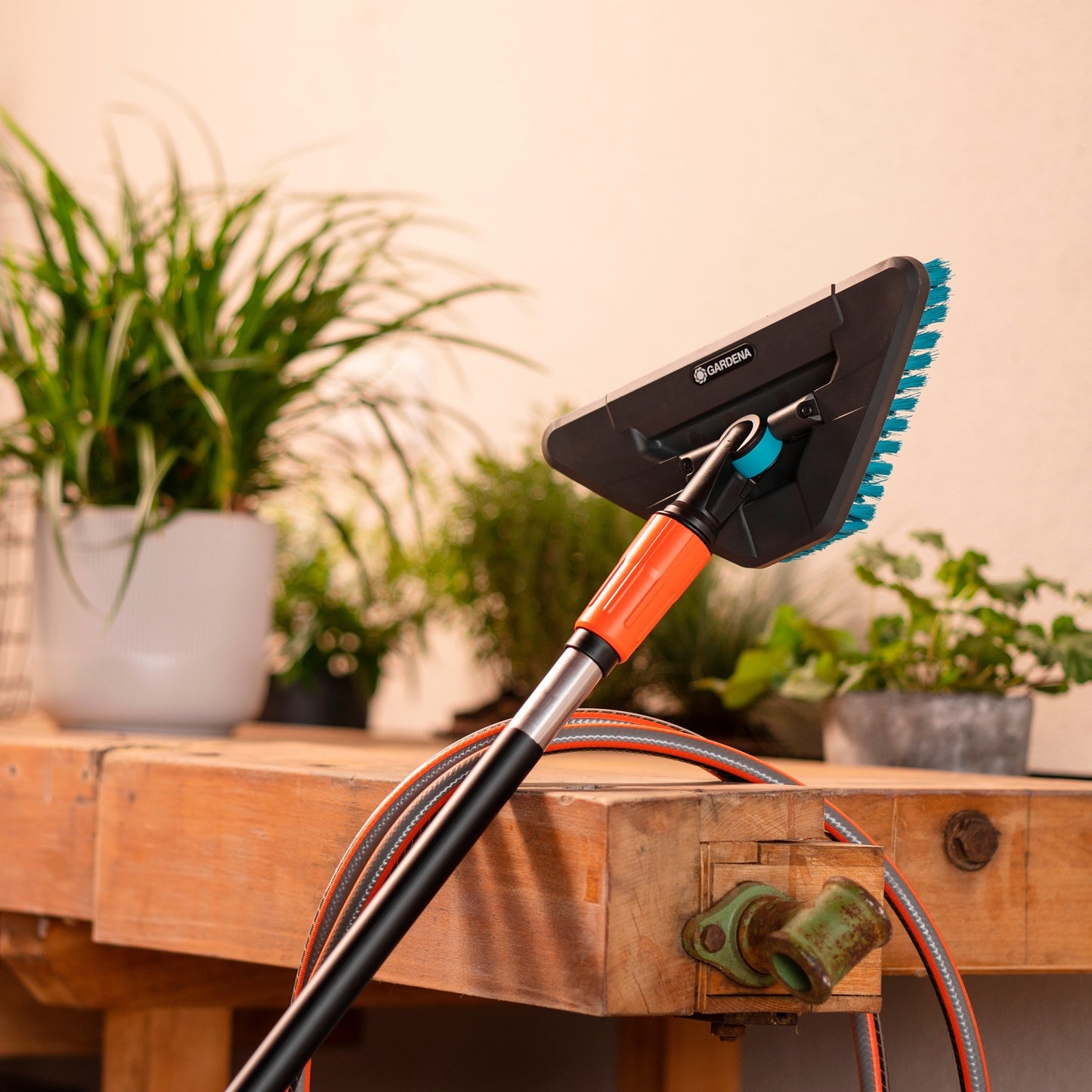 GARDENA cleansystem steelborstel hard flex, borstel voor grotere, harde vlakken wasborstel (grijs turquoise, 18814-20)
