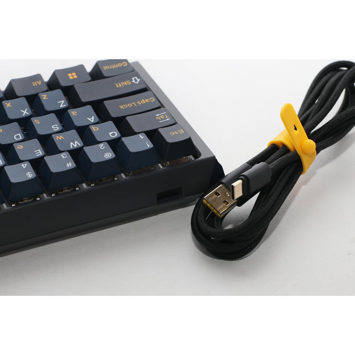 Ducky one 3 pro mini rgb mechanisch gaming toetsenbord (zwart, us lay-out (qwerty), cherry mx2a blue, 60%, rgb led, double-shot pbt, quack mechanics, hot swap)