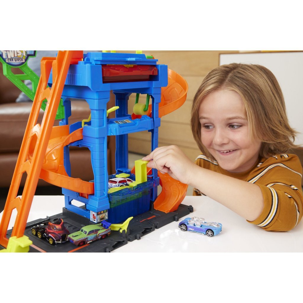 Mattel Hot wheels city tunnel twist car wash