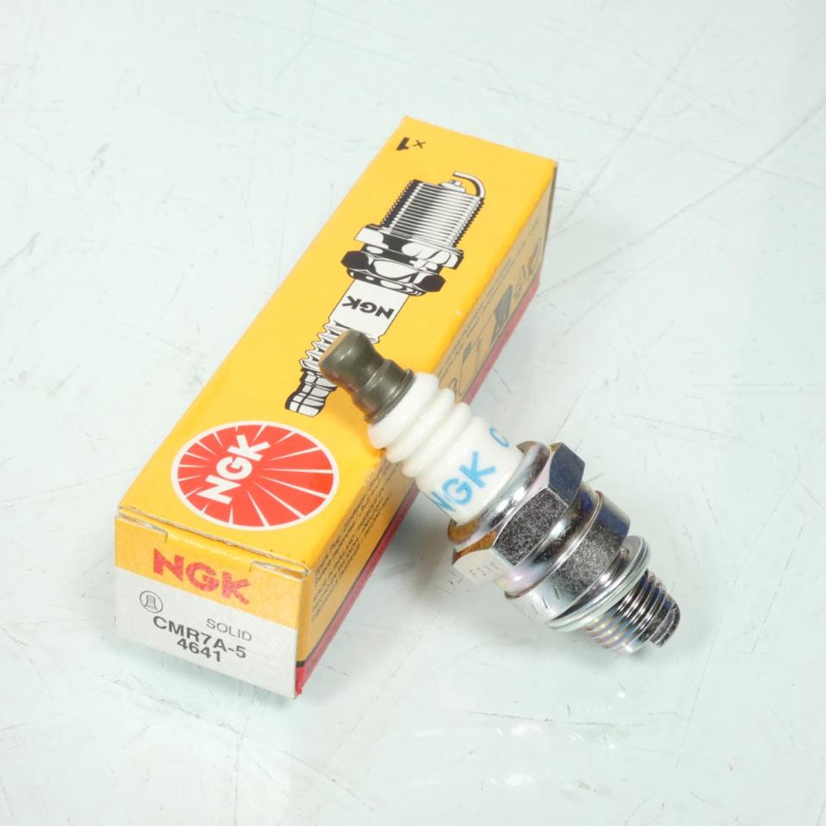 NGK Bougie d'allumage pour auto cmr7a-5 4641 neuf