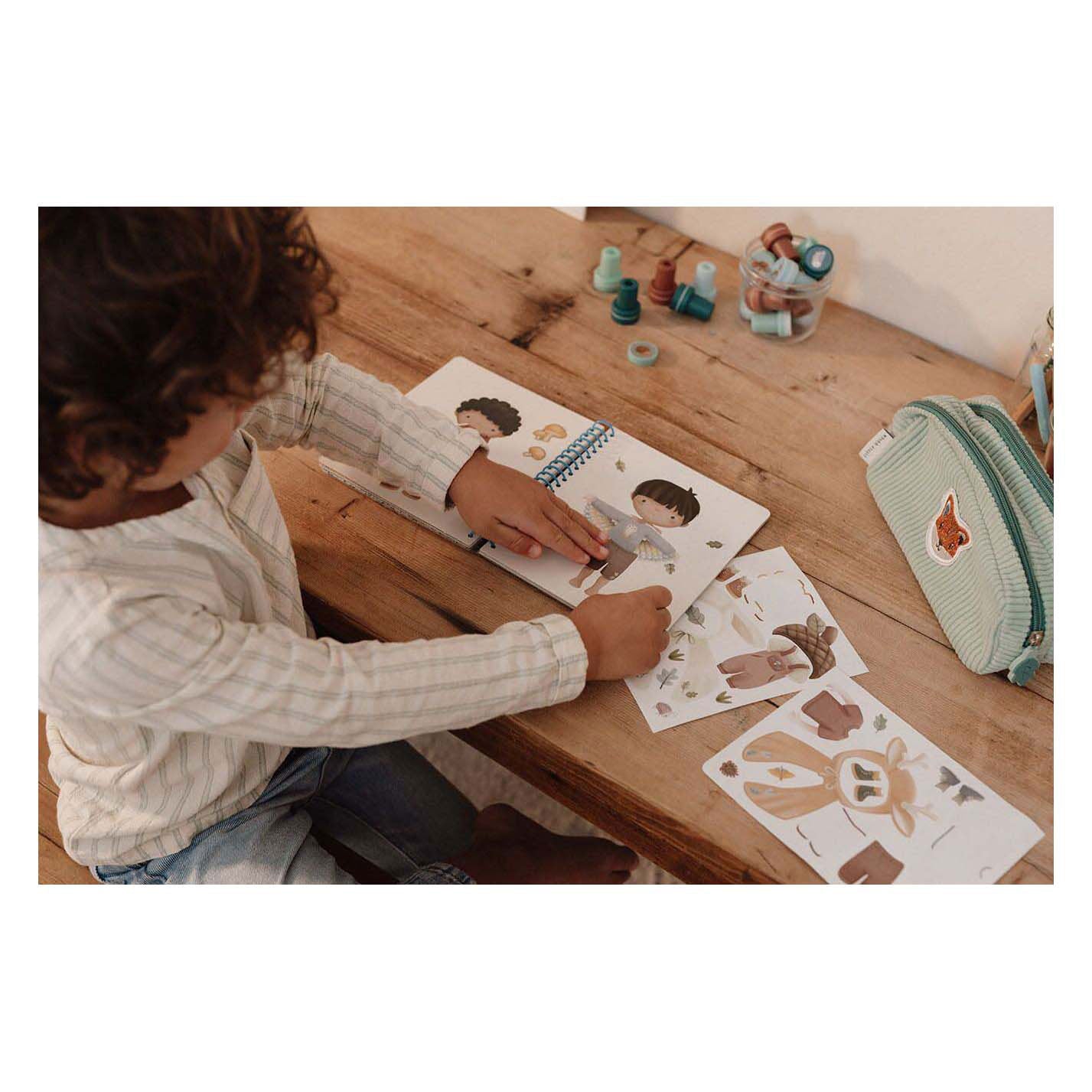 Little Dutch dress up stickerboek jim forest friends