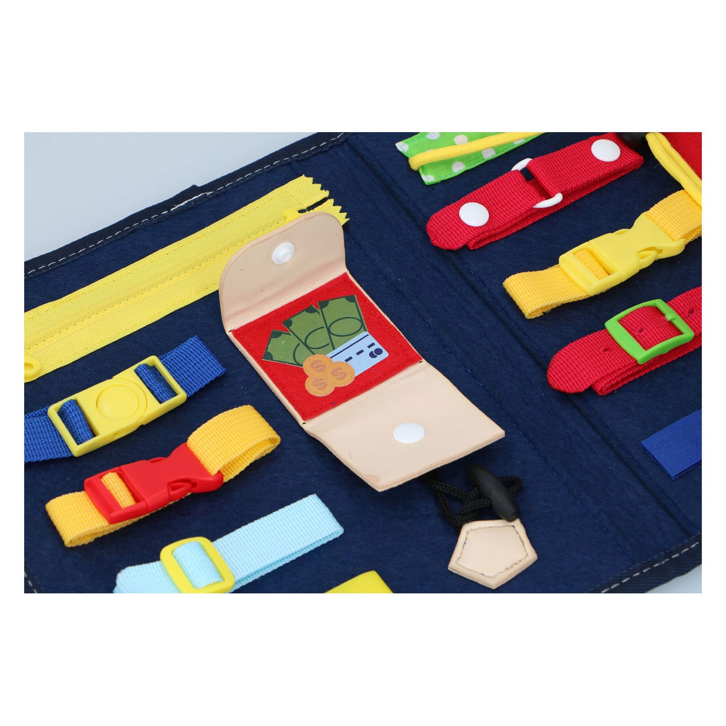Eddy Toys Montessori activiteitenboek - kleding leren openen en sluiten - motoriek oefenen
