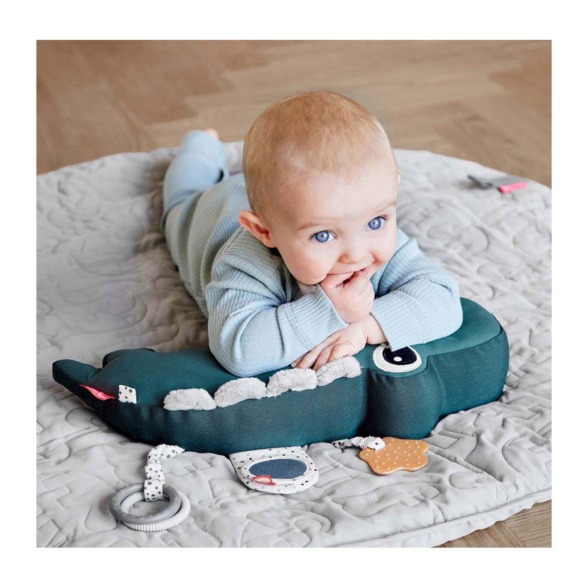 Done By Deer tummy time activiteitenspeeltje croco groen