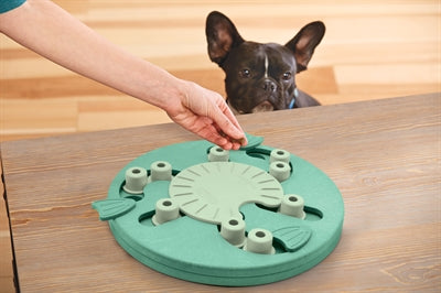Nina Ottosson dog worker composiet