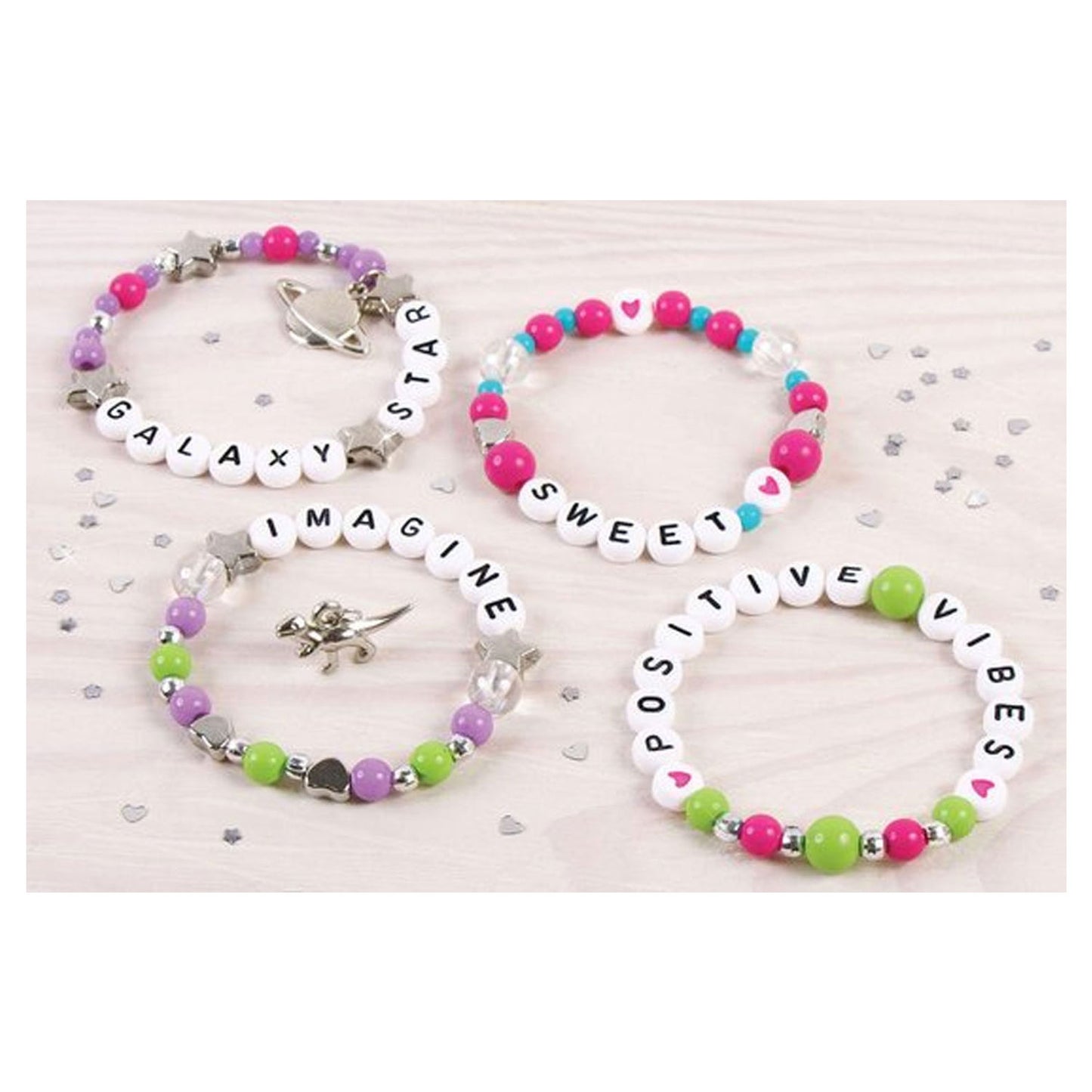 Make It Real - diy blokletter sieradenset - maak 4 unieke armbanden met letters