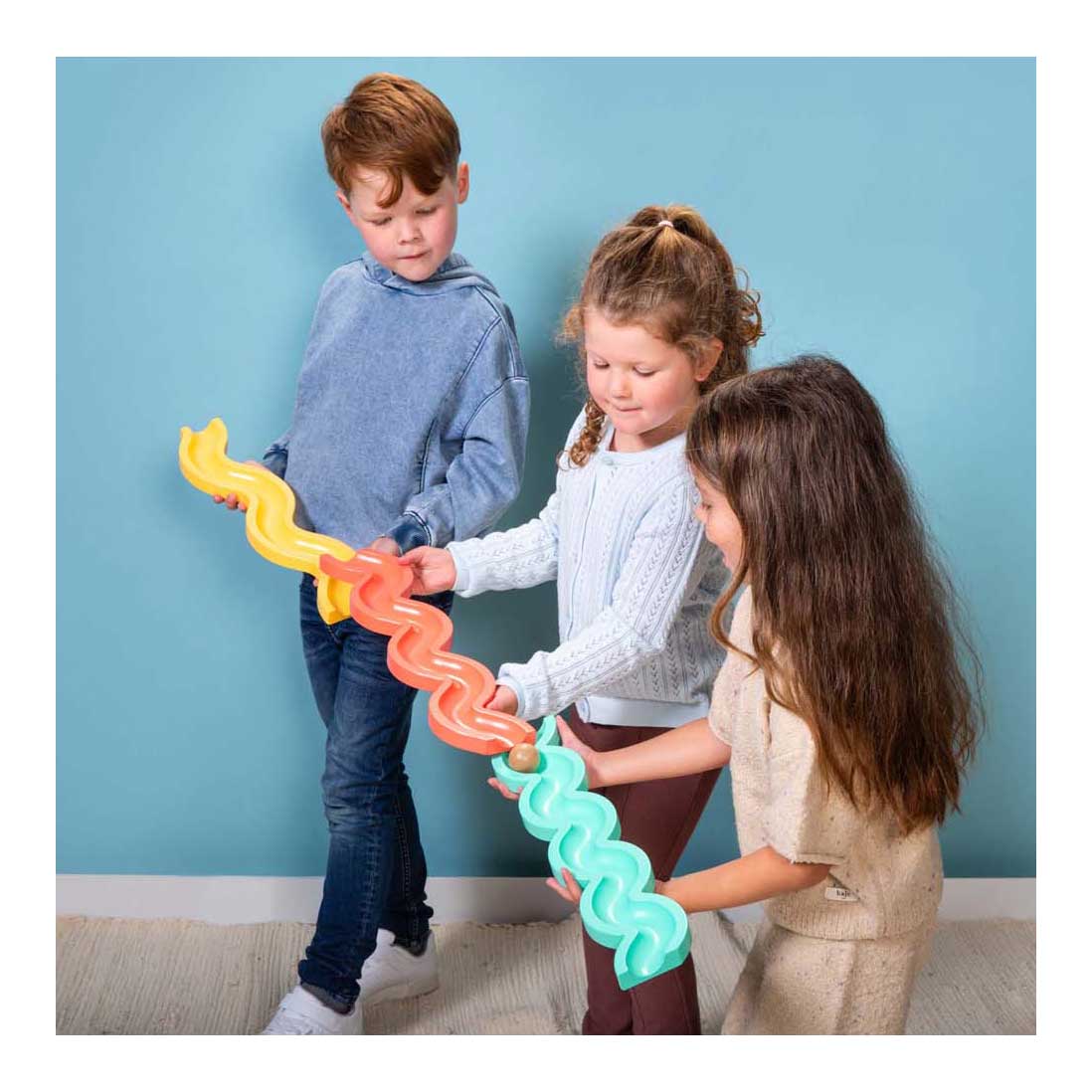 BS Toys houten ballenbaan geef door en speel - 4dlg.
