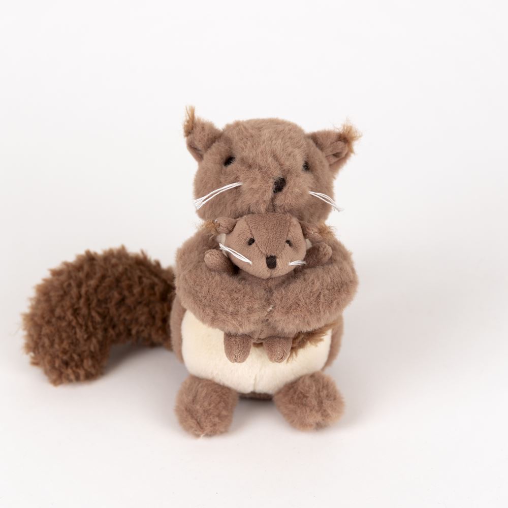 Egmont Knuffel Eekhoorn met baby. 15x15x