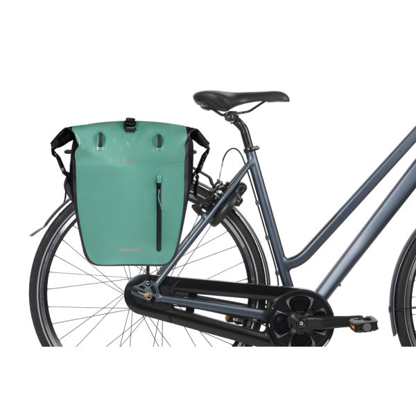 BASIL Enkele fietstas rivo l tarppaulin mik 25-31l 14 x 28 x 43 cm - groen zwart