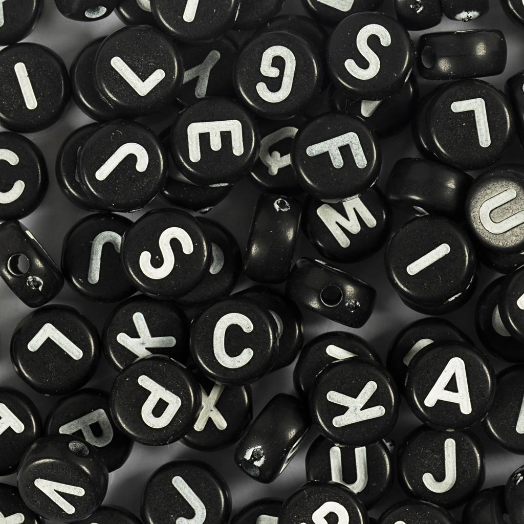 https: www.cchobby.nl letterkralen-d-7-mm-gatgrootte-1-2-mm-zwart-165-gr-1-doos
