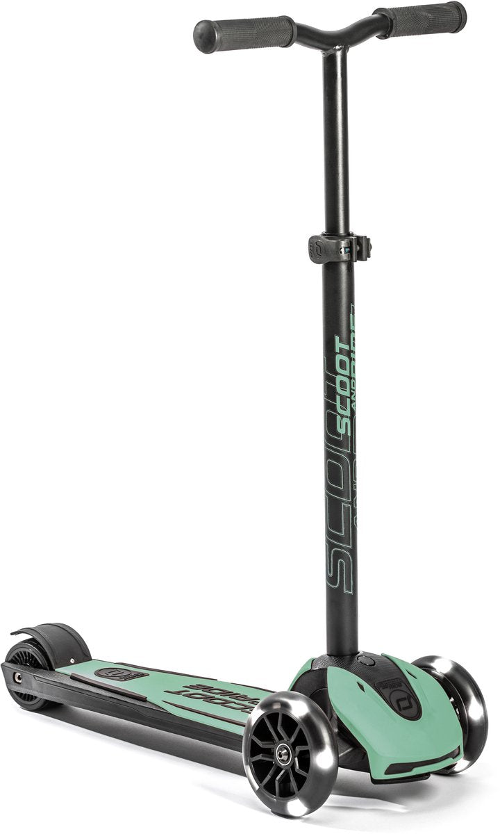 Scoot Ride highwaykick 5 led - kinderstep - led voorwielen, 3 wielen, antislip deck voetrem - verstelbaar stuur 60-90 cm, afneembare stuurstang - 5+ jaar (118-180 cm), max 80 kg, pu wielen 120 80 mm, forest
