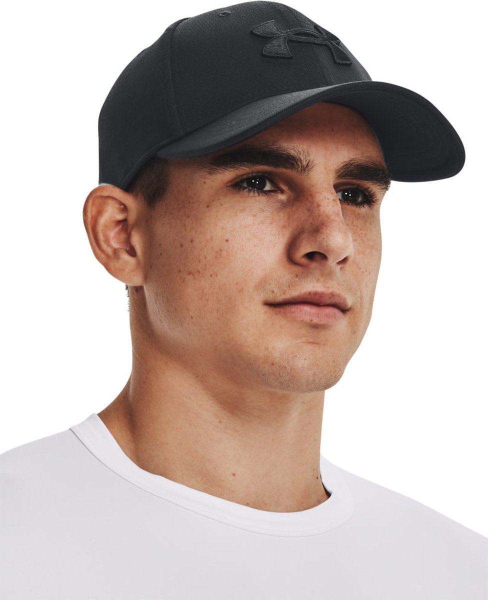 Under Armour m blitzing low str-blk heren pet - zwart