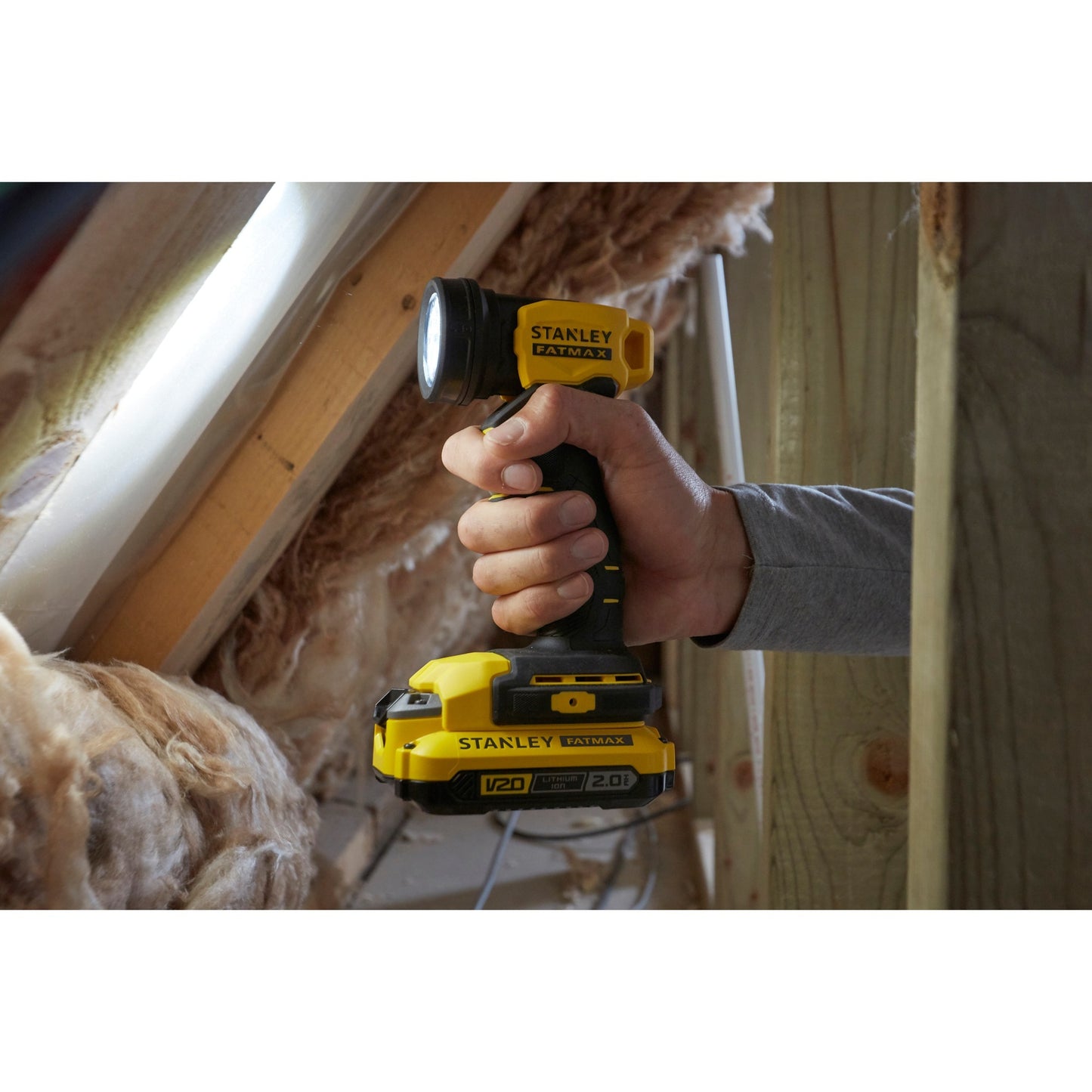 Stanley fatmax v20 18v led lamp met draaibare kop werklamp (geel zwart, accu en oplader niet inbegrepen)