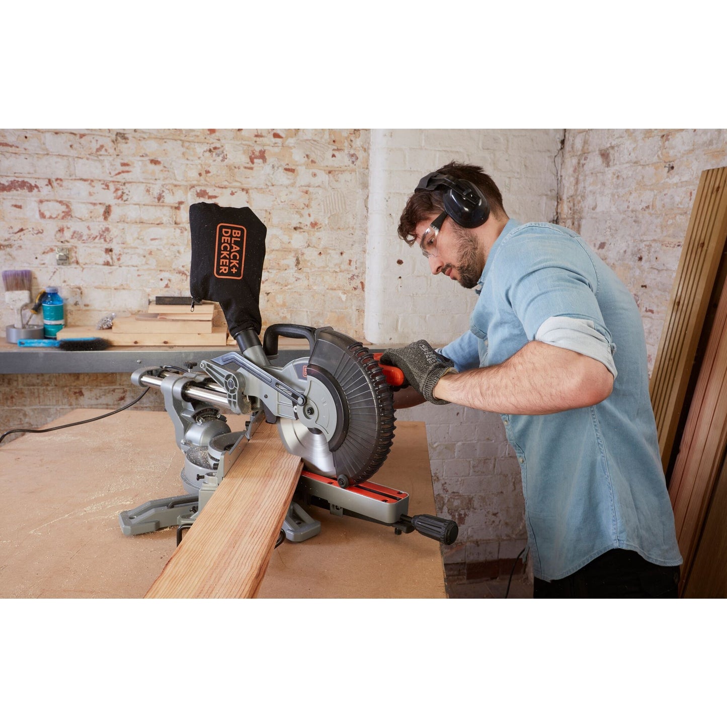 BLACK+DECKER 1600w 216mm afkort- en verstekzaag bes700-qs