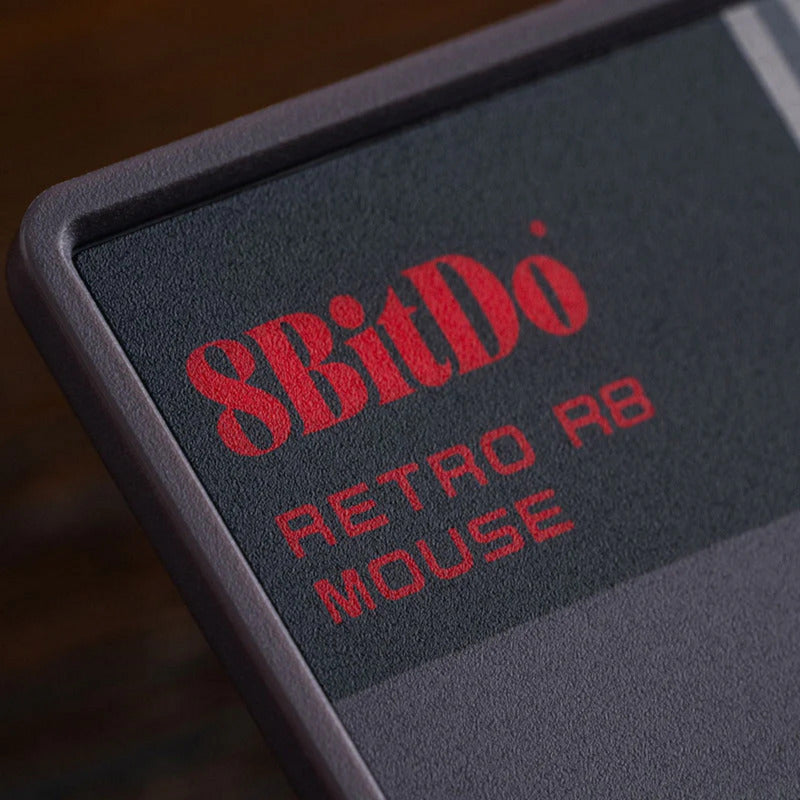 8BitDo retro r8 mouse - n edition (grijs rood, 50 - 26000 dpi, bluetooth usb-c 2.4 ghz)