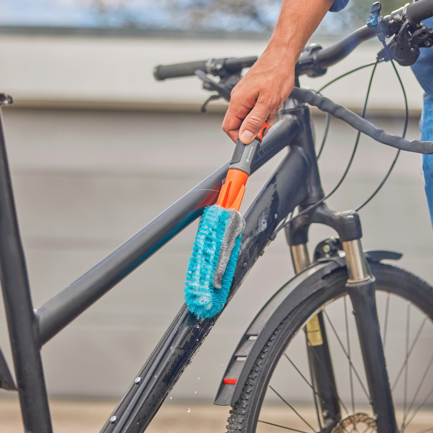 GARDENA cleansystem fietswasset, met fietsborstel, slang en zeepstaafje wasborstel (grijs turquoise, 18864-20)