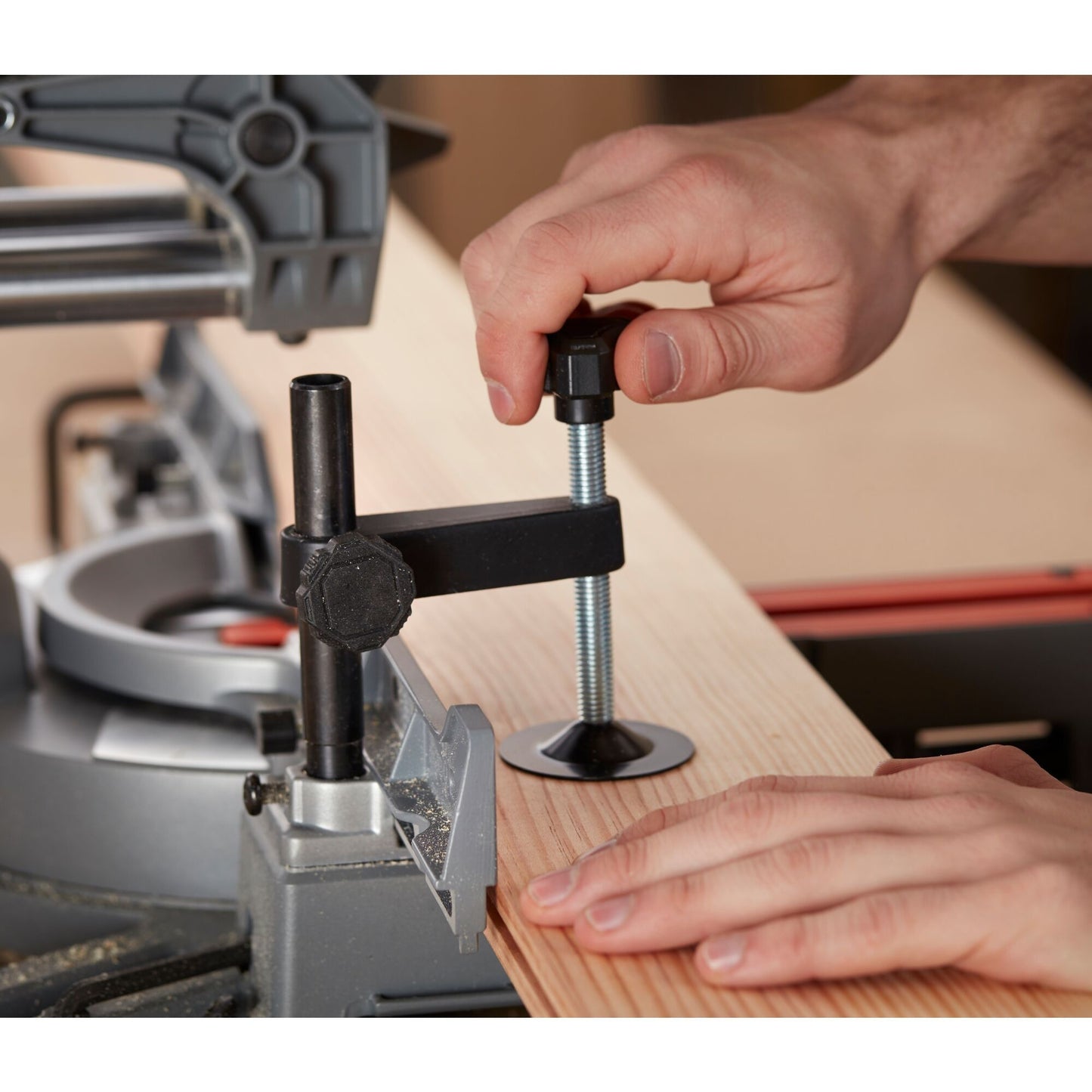 BLACK+DECKER 1600w 216mm afkort- en verstekzaag bes700-qs