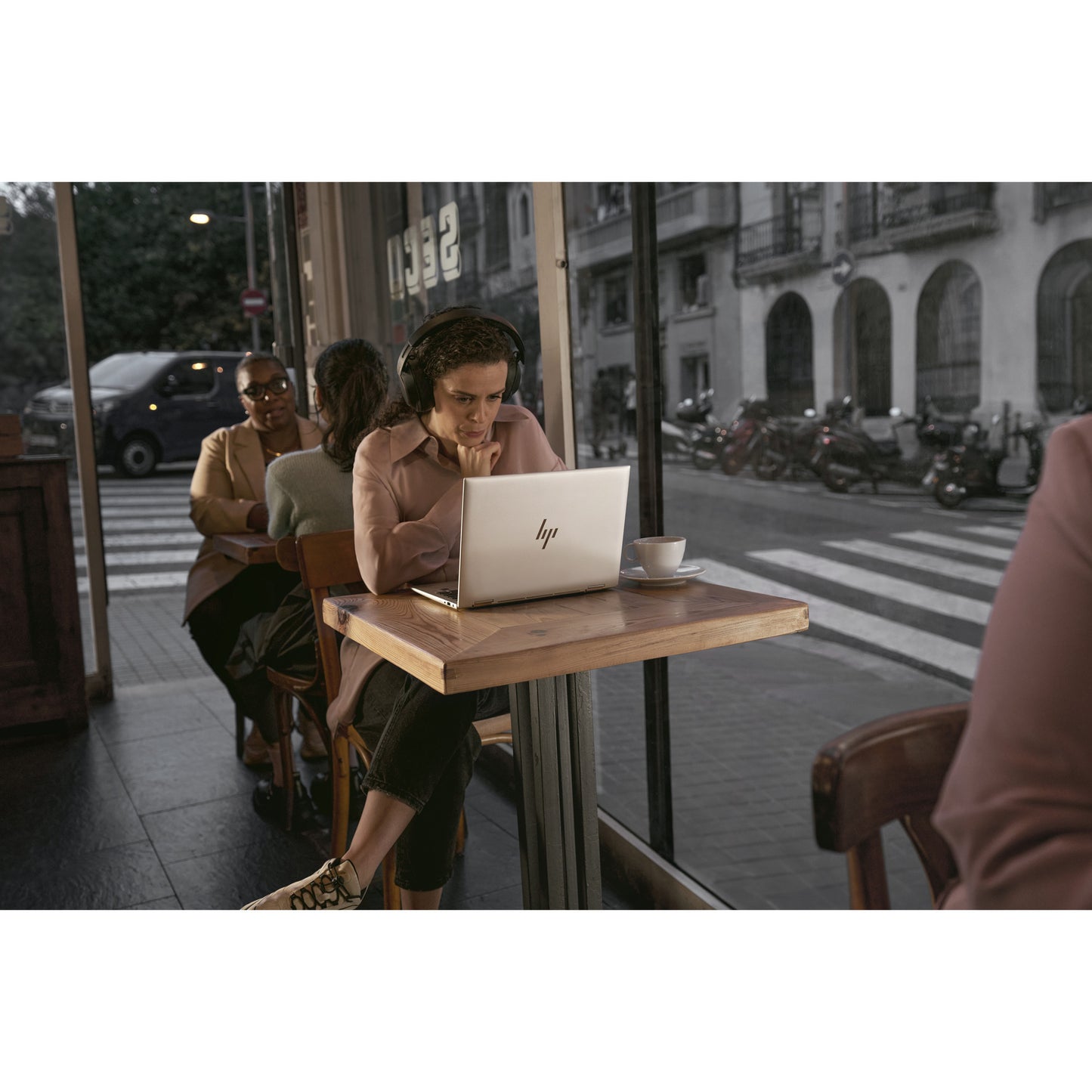 HP elitebook 8 g1i (ad3t7et) 16 copilot+ laptop (zilver | core ultra 7 258v | intel arc graphics | 32 gb | 1 tb ssd)