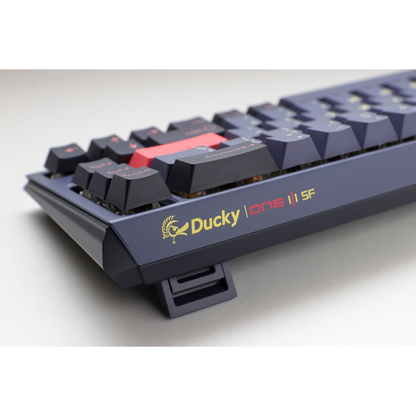 Ducky one 3 cosmic blue sf rgb mechanisch toetsenbord (donkerblauw, us lay-out (qwerty), cherry mx red, 65%, rgb leds, double-shot pbt, hot-swappable, quack mechanics)