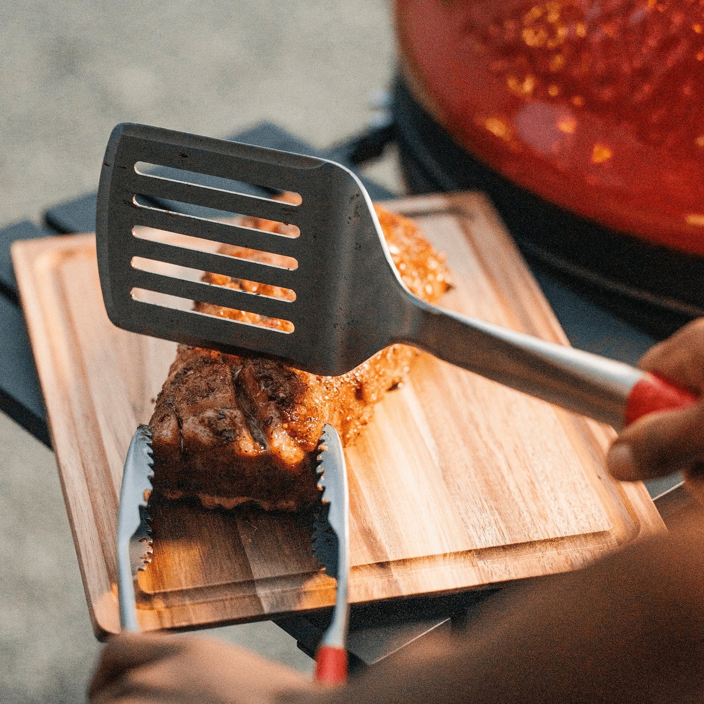 Kamado Joe krafted stalen spatel (roestvrij staal rood)