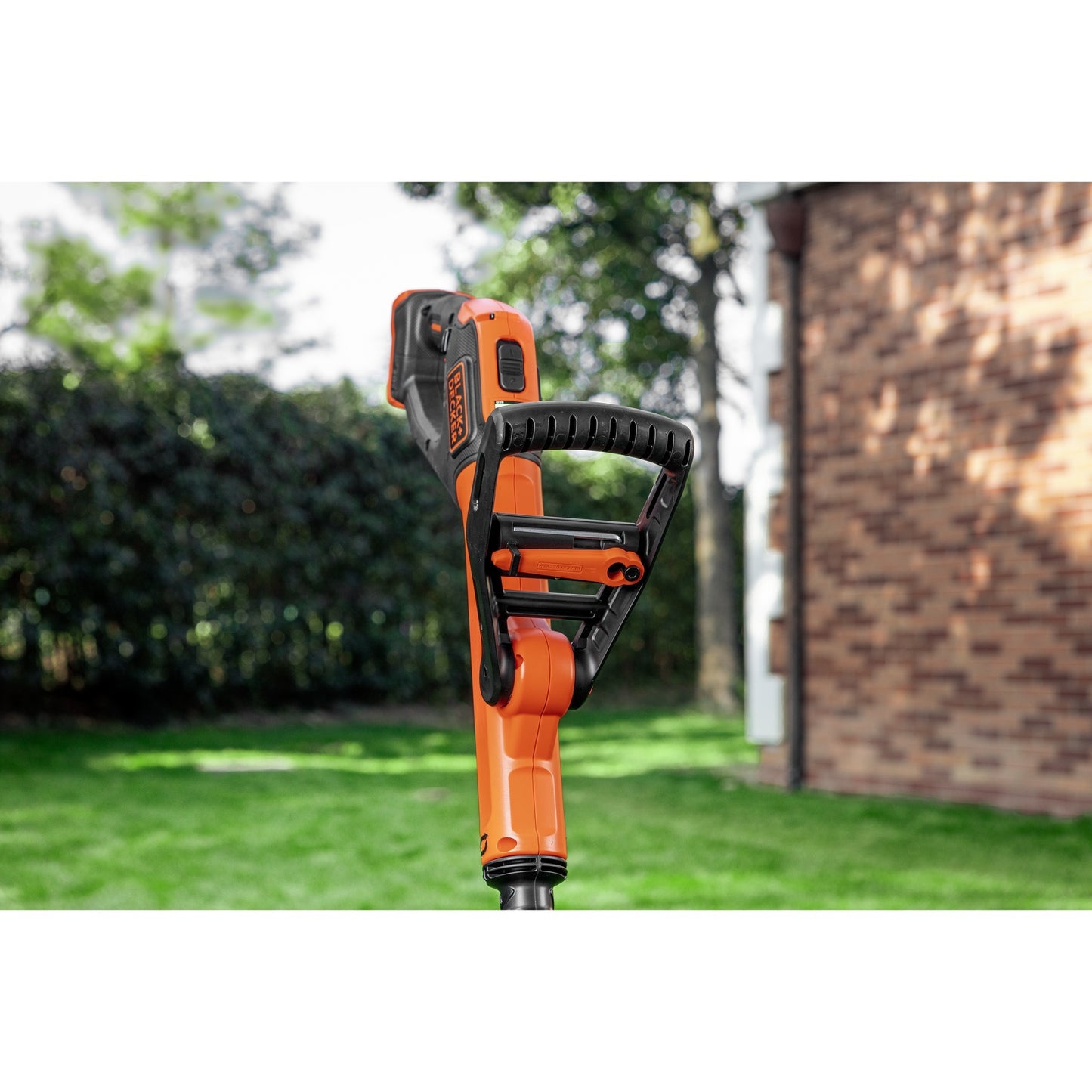 BLACK+DECKER 18v trimmer met 2 messen en accu grastrimmer (zwart oranje, 25 cm, accu inbegrepen)