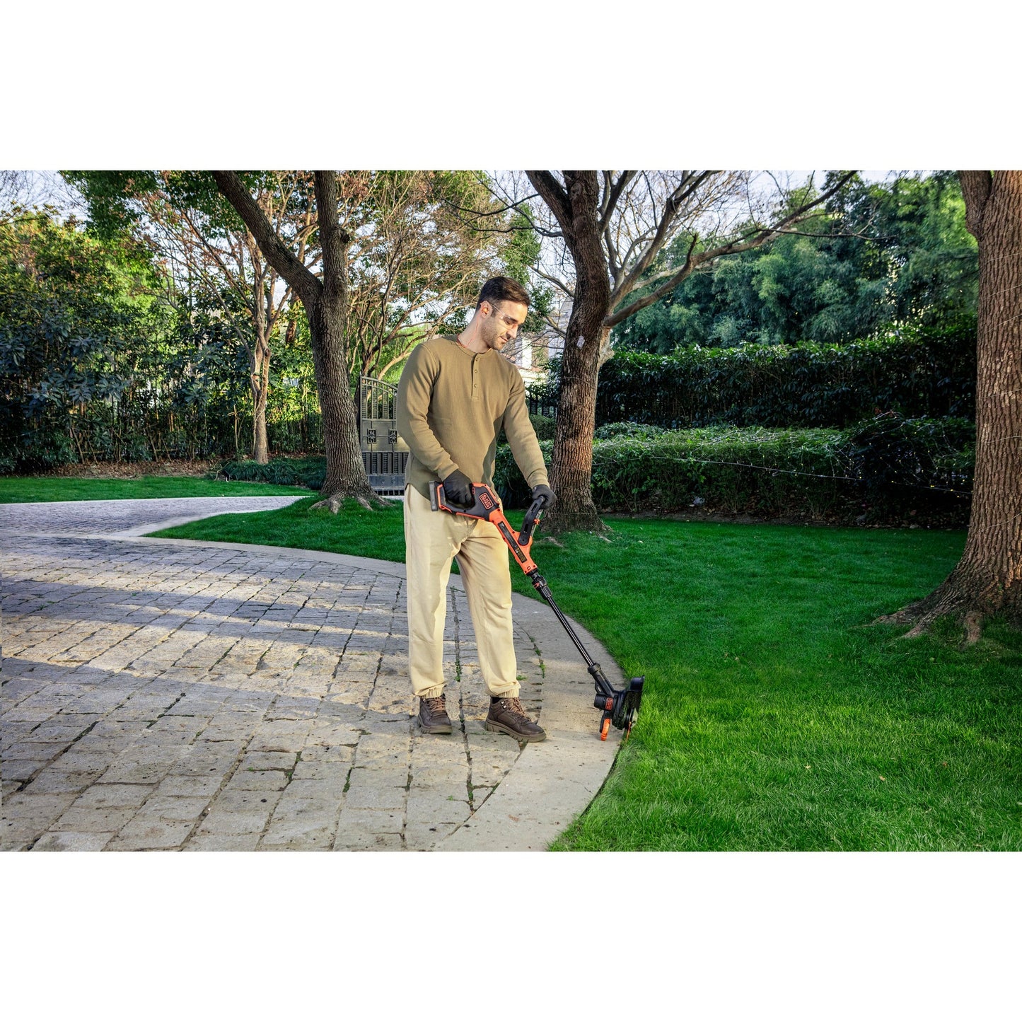 BLACK+DECKER 18v trimmer met 2 messen en accu grastrimmer (zwart oranje, 25 cm, accu inbegrepen)
