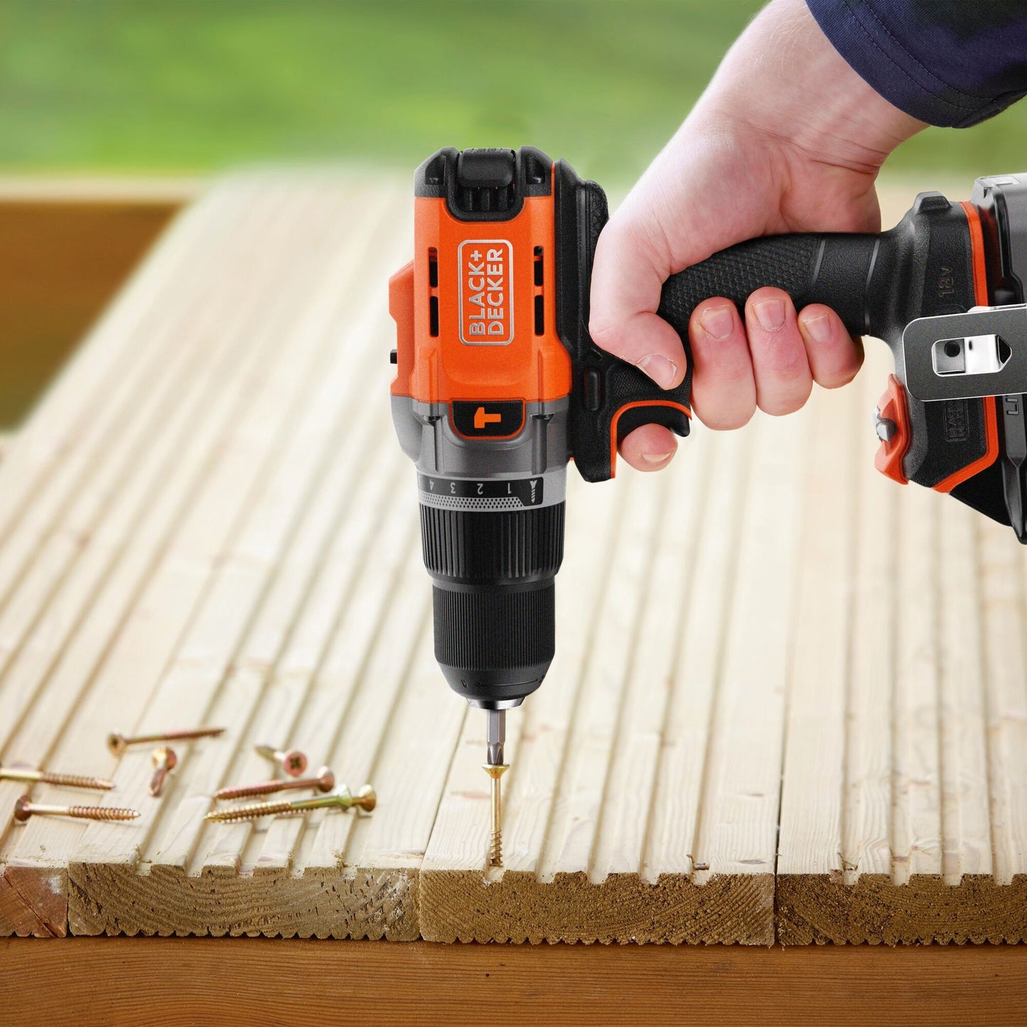 BLACK+DECKER 18v 2.0ah schroefklopboormachine (zwart oranje, accu en oplader inbegrepen.)