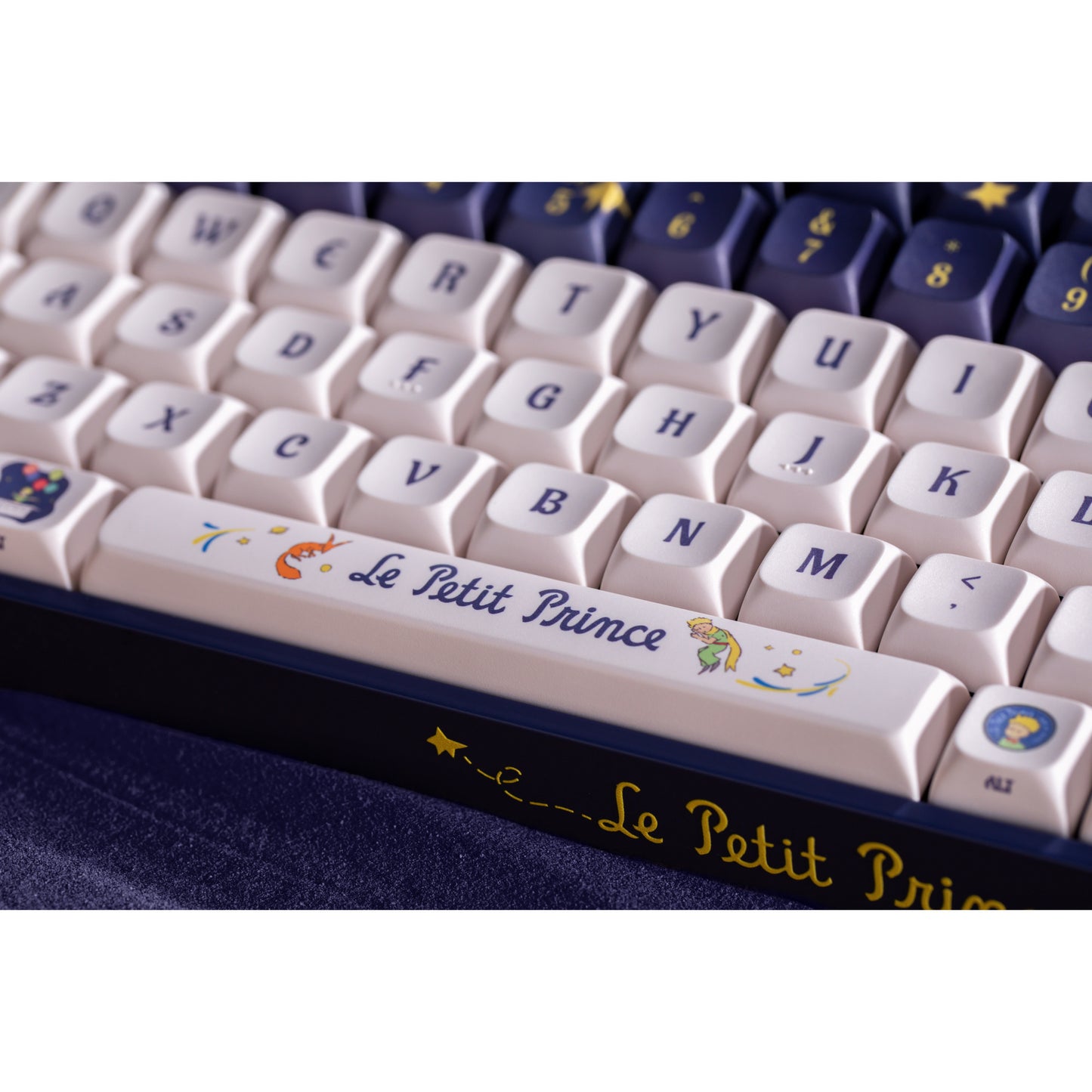 Iqunix F97 Starry Tryst RGB mechanisch gaming toetsenbord (Donkerblauw, US lay-out (QWERTY), Gateron Red, 96%, RGB leds, Hot-swappable, PBT, 2.4GHz | Bluetooth 5.1 | USB-C)