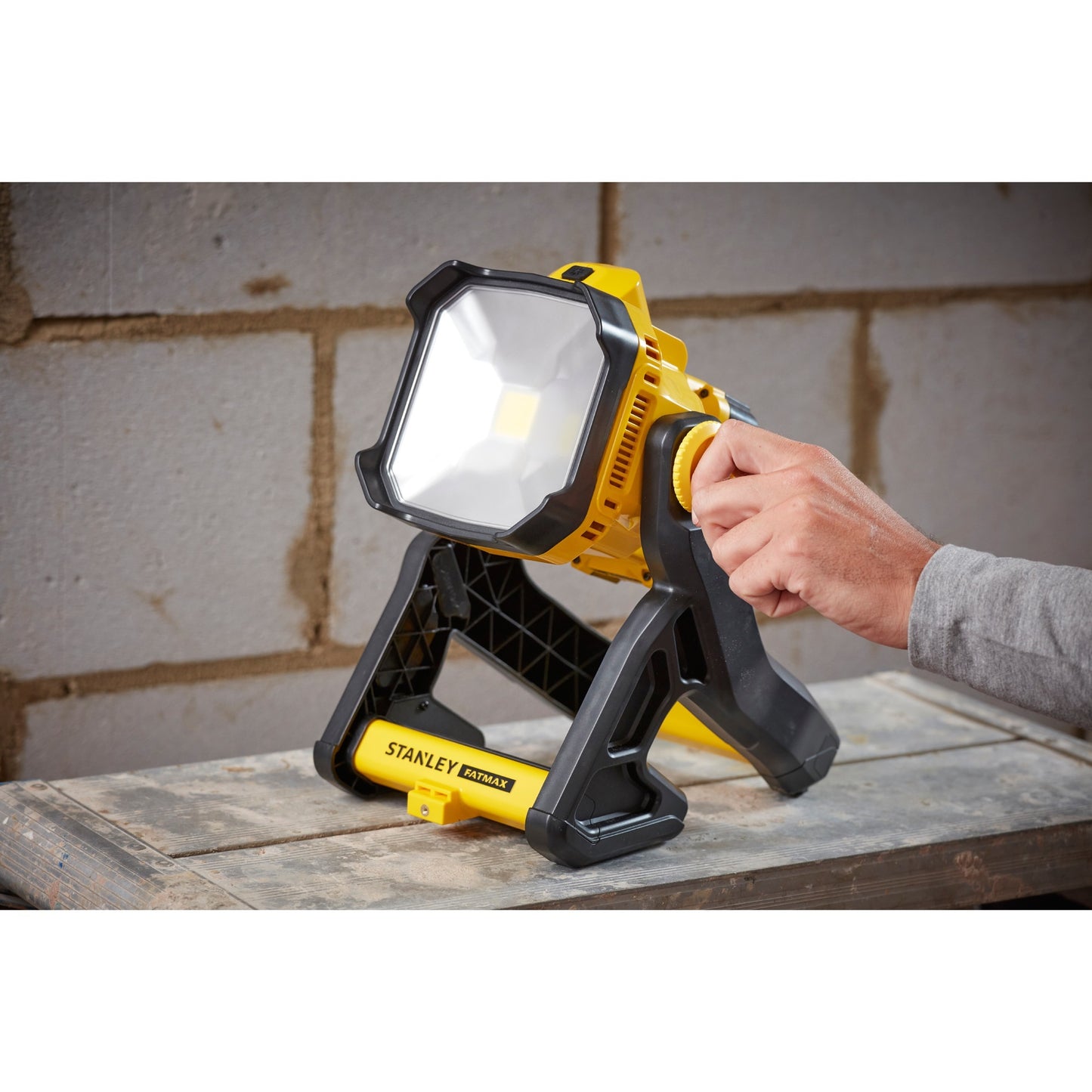 Stanley fatmax v20 18v werklamp (geel zwart, accu en oplader niet inbegrepen)