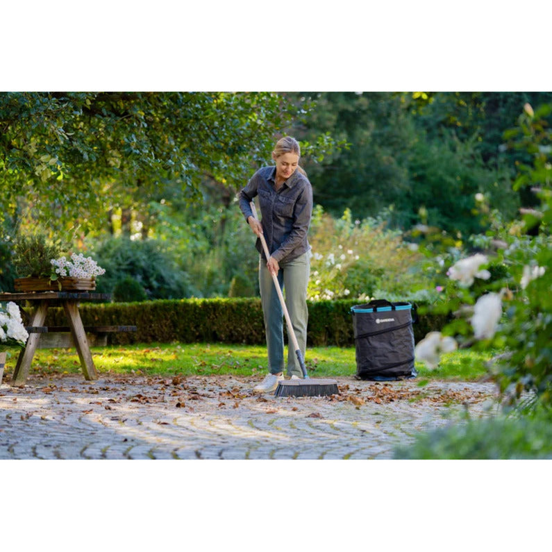 GARDENA pureline straatbezem fsc 100% (houtkleur zwart, 17311-20)