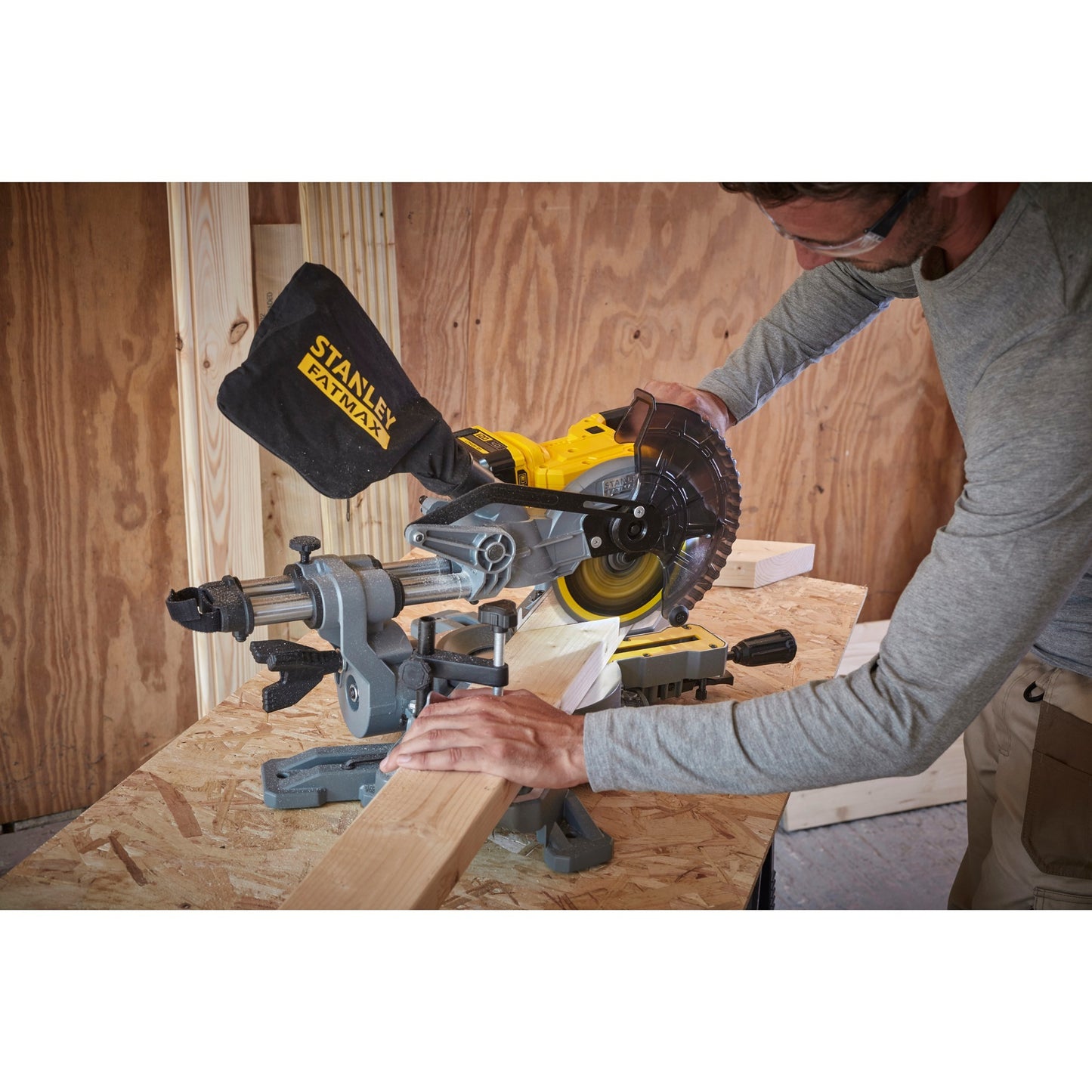 Stanley fatmax v20 18v 4.0ah 190 mm afkort- en verstekzaag (geel zwart, accu (18v, 4.0ah) en oplader (2a) inbegrepen)