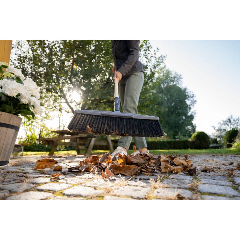 GARDENA pureline straatbezem fsc 100% (houtkleur zwart, 17311-20)