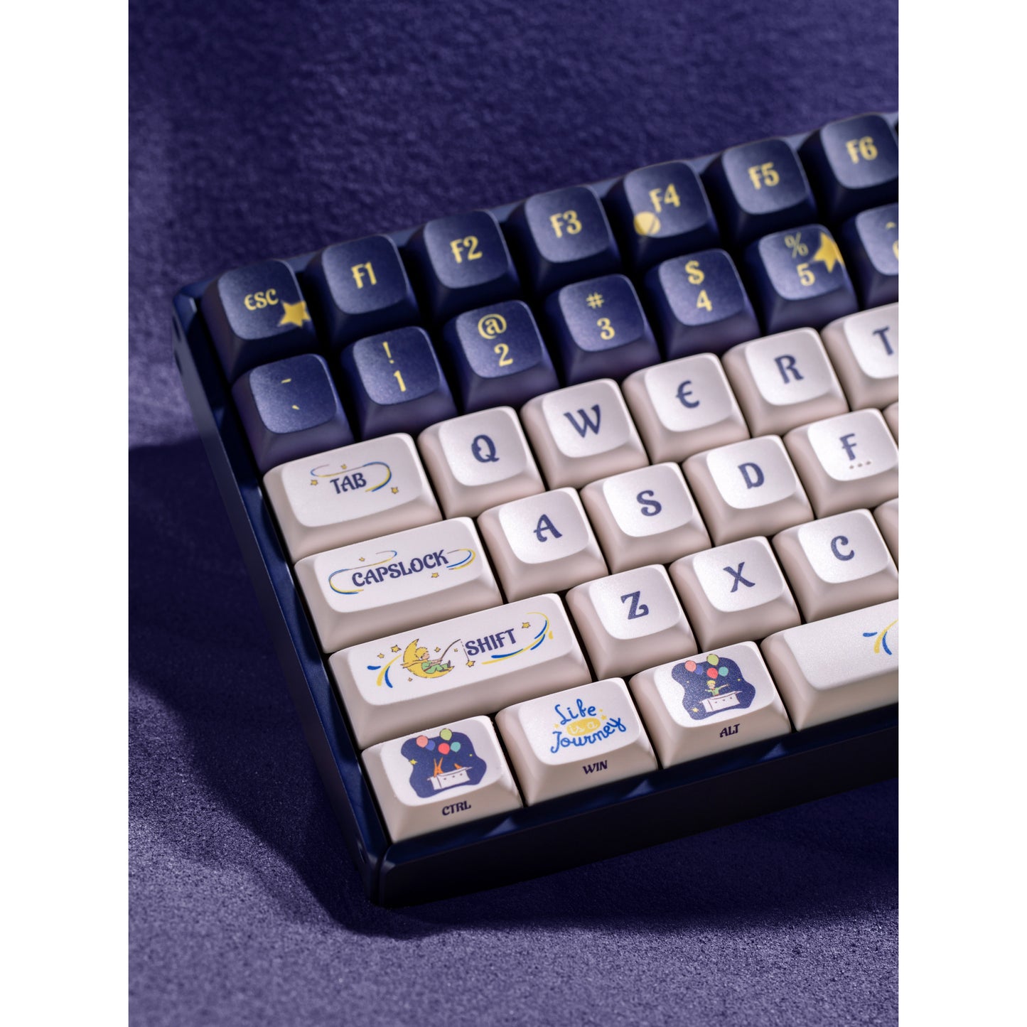 Iqunix F97 Starry Tryst RGB mechanisch gaming toetsenbord (Donkerblauw, US lay-out (QWERTY), IQUNIX Silent Rose, 96%, RGB leds, Hot-swappable, PBT, 2.4GHz | Bluetooth 5.1 | USB-C)