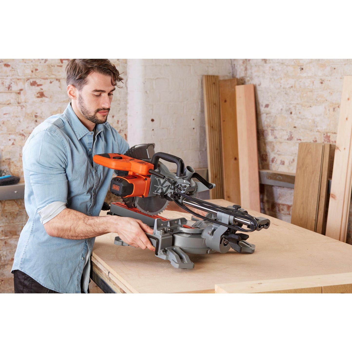 BLACK+DECKER 1600w 216mm afkort- en verstekzaag bes700-qs