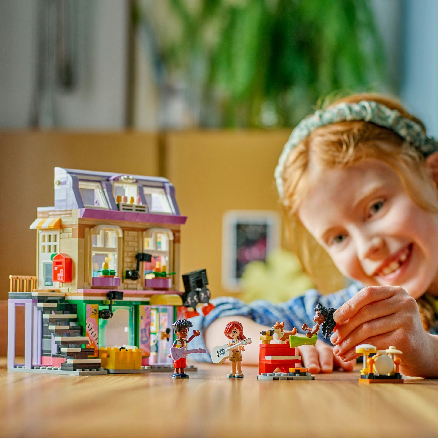 LEGO friends 42653 muziekwinkel en appartement