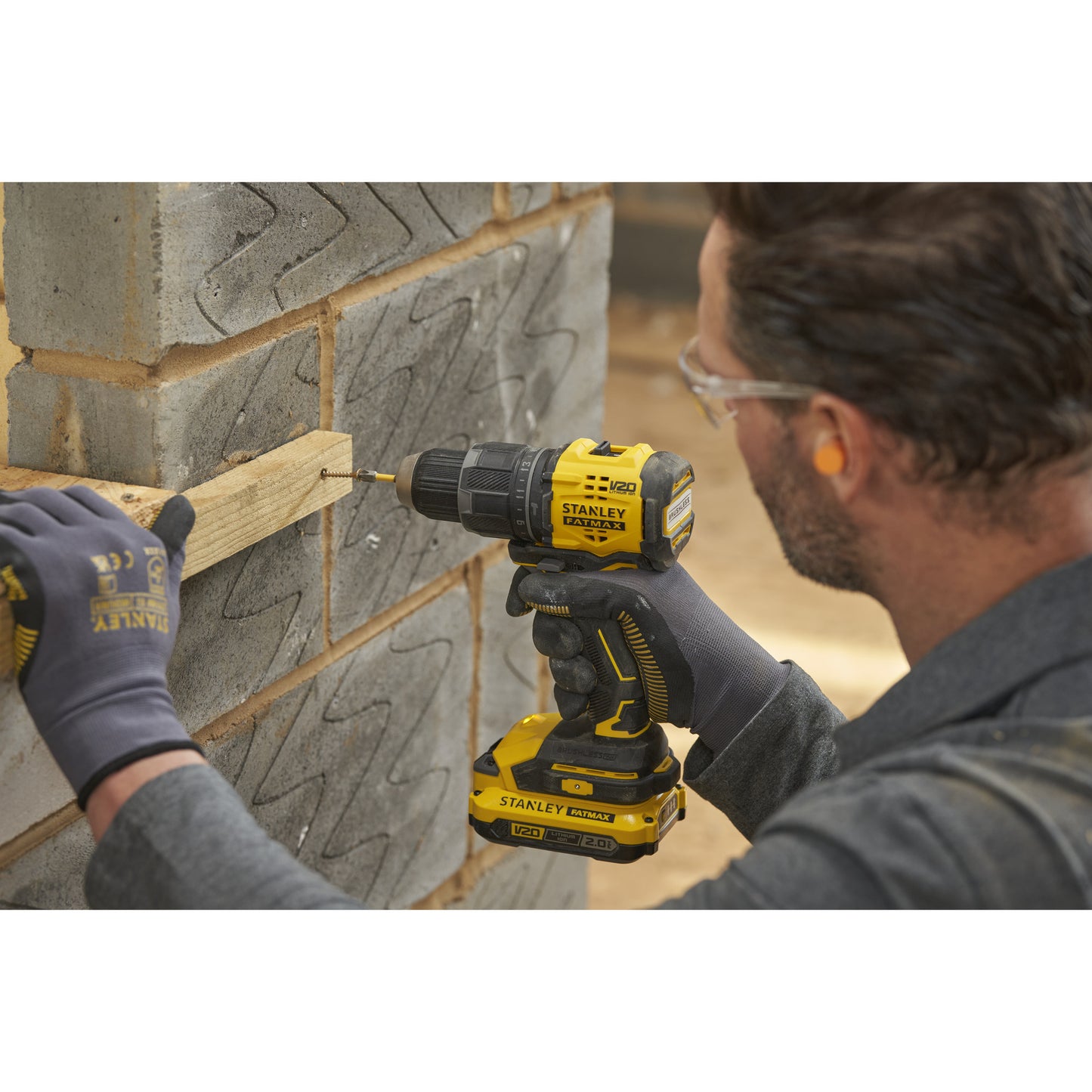 Stanley fatmax v20 18v schroefklopboormachine klopboorschroevendraaier (zwart geel, 2 accu's en oplader inbegrepen, met koffer)