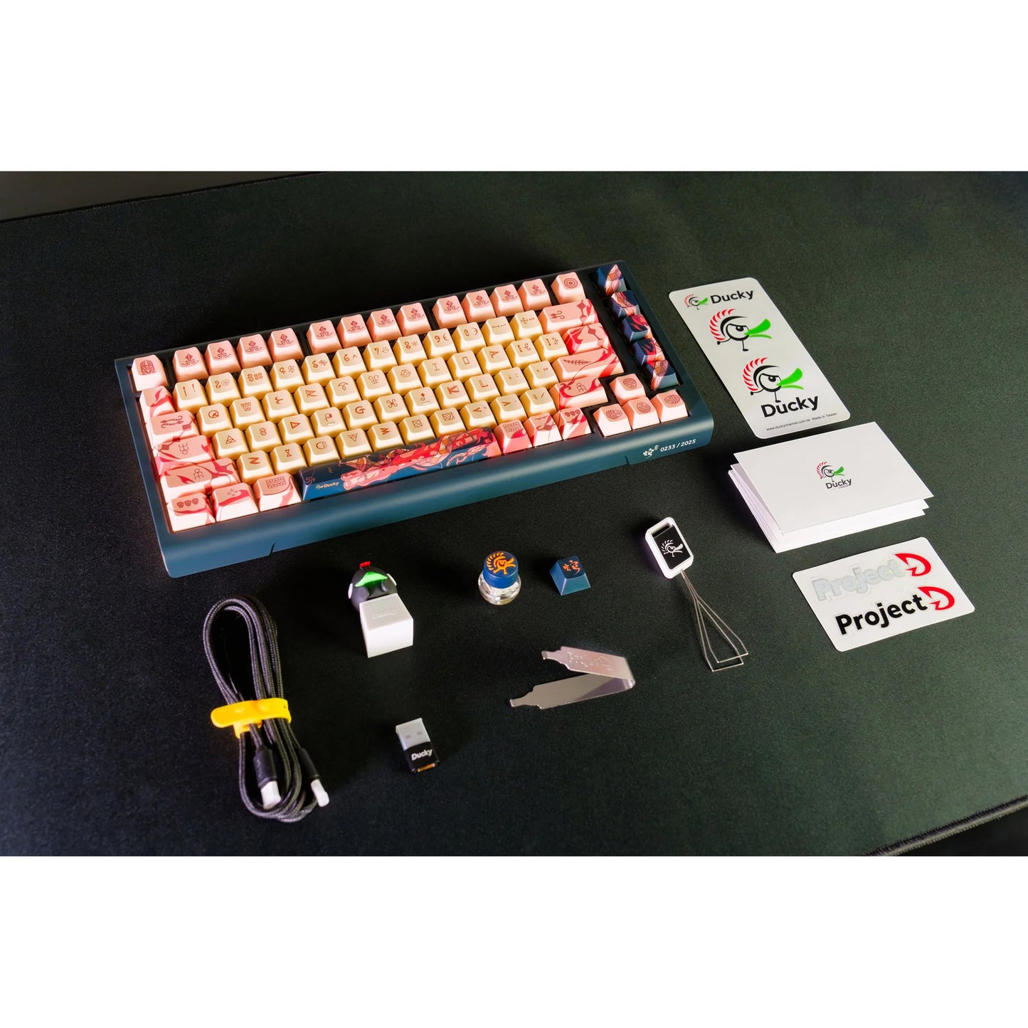Ducky year of the snake 2025 limited edition rgb mechanisch gaming toetsenbord (zwart, us lay-out (qwerty), cherry mx2a brown, 75%, rgb, pbt dye-sub keycaps, hot-swap)