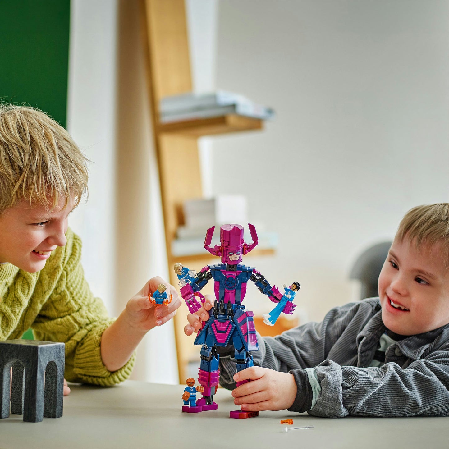 LEGO super heroes marvel 76316 fantastic four vs. galactus bouwfiguur