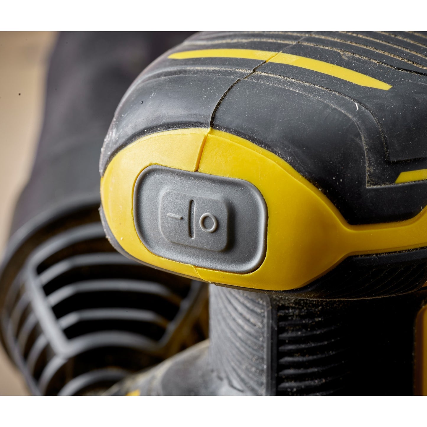 Stanley fatmax v20 18v excentrische schuurmachine (geel zwart, softbag, accu (2.0ah) en oplader (2a) inbegrepen)
