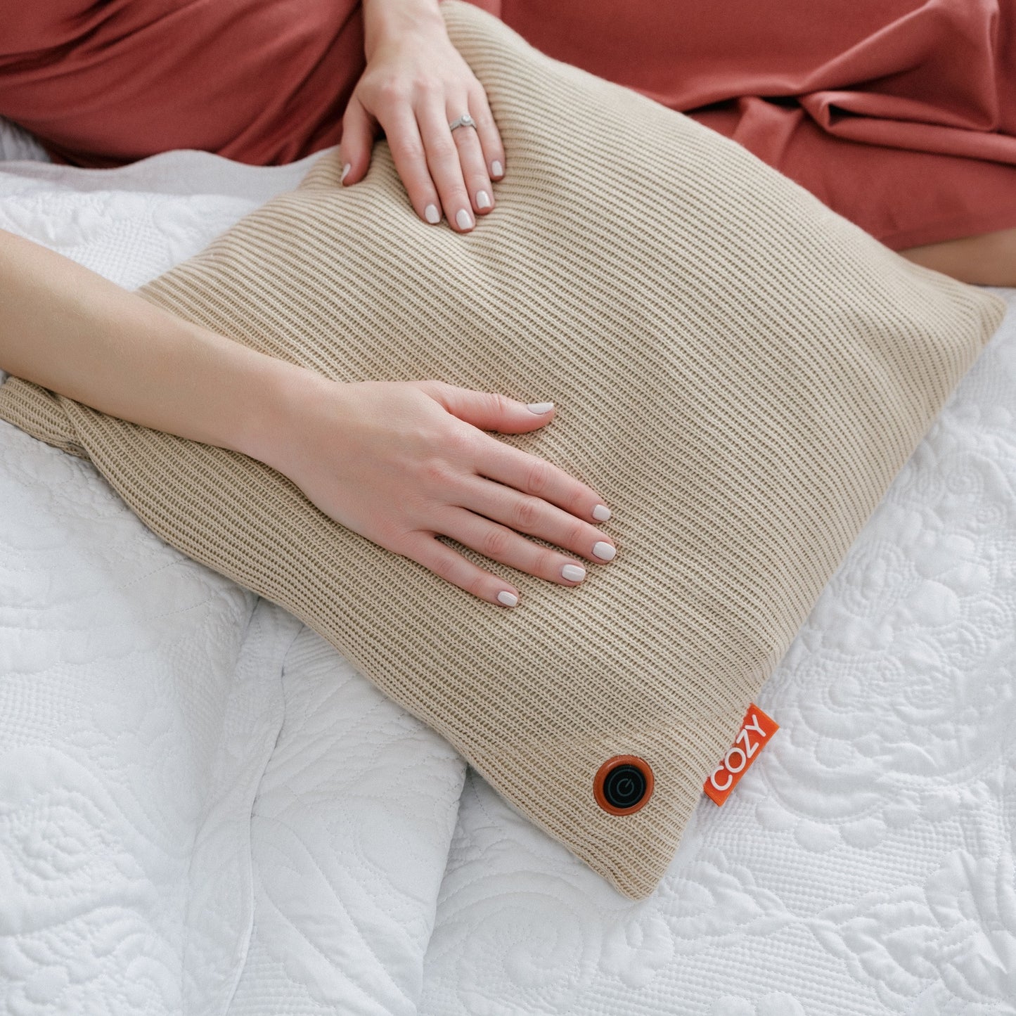 Cozy Una Knitted 45 x 45 cm draadloos warmtekussen (Lichtbeige, Powerbank 5000 mAh)