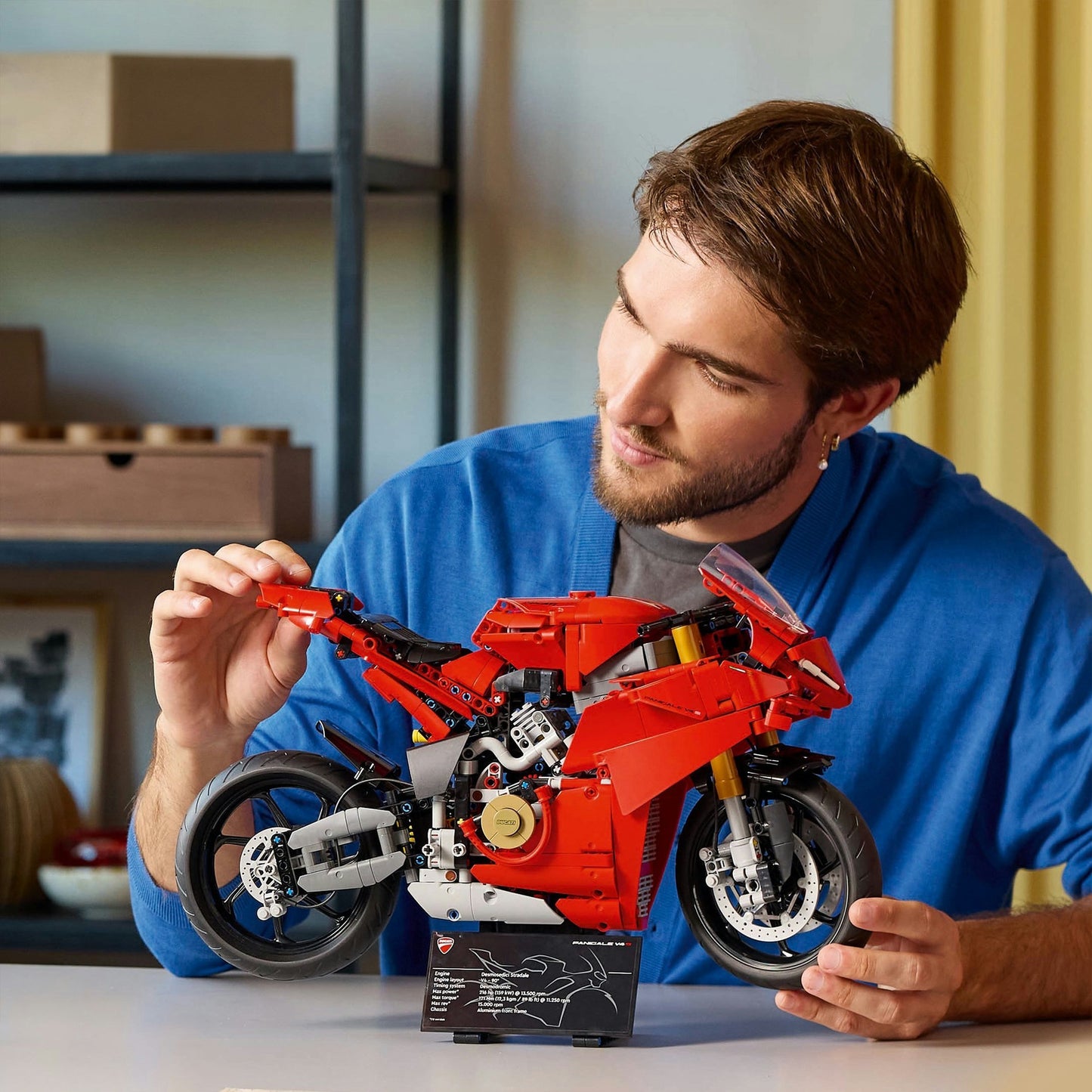 LEGO technic 42202 ducati panigale v4 s motor
