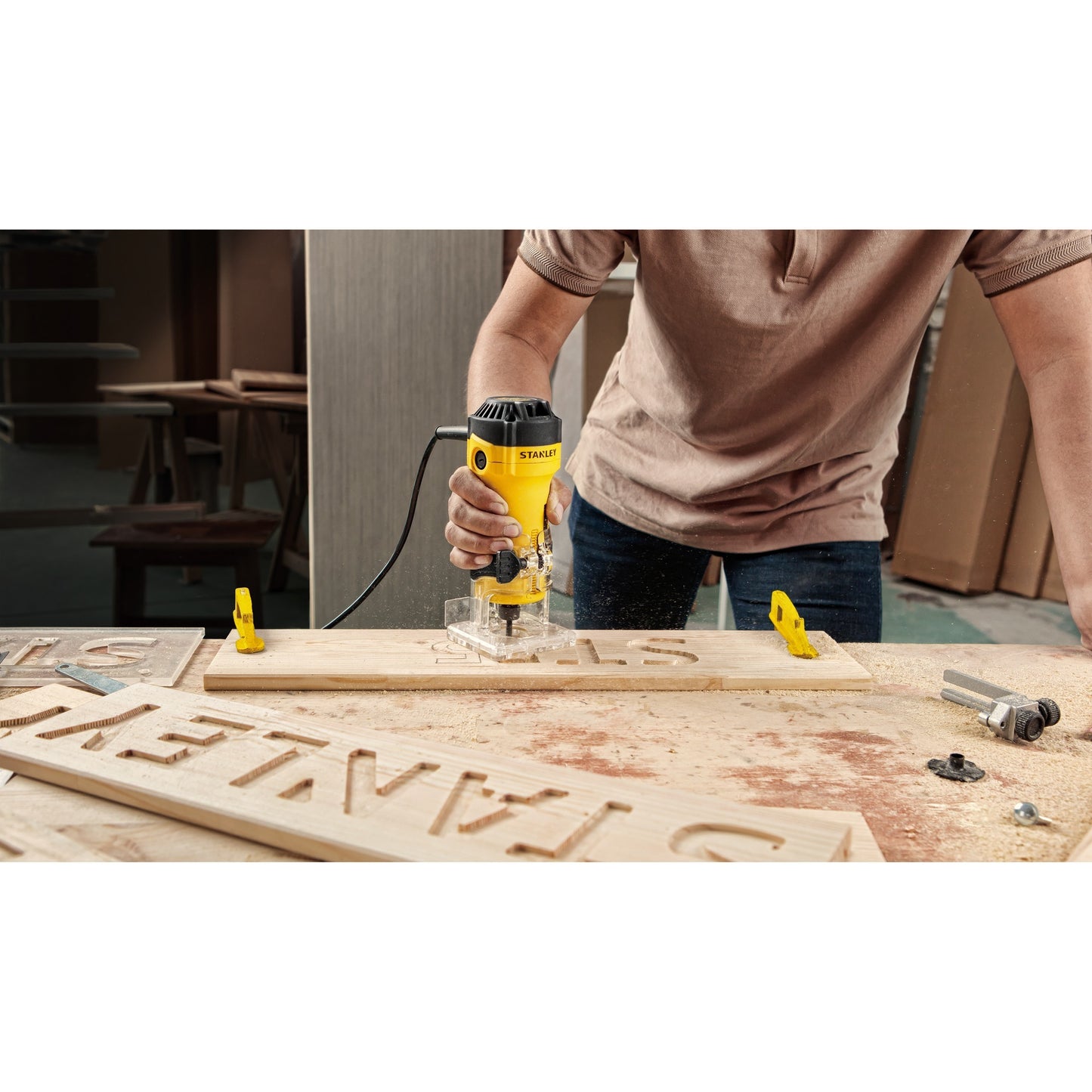 Stanley 550w kantenfrees bovenfrees (geel zwart)