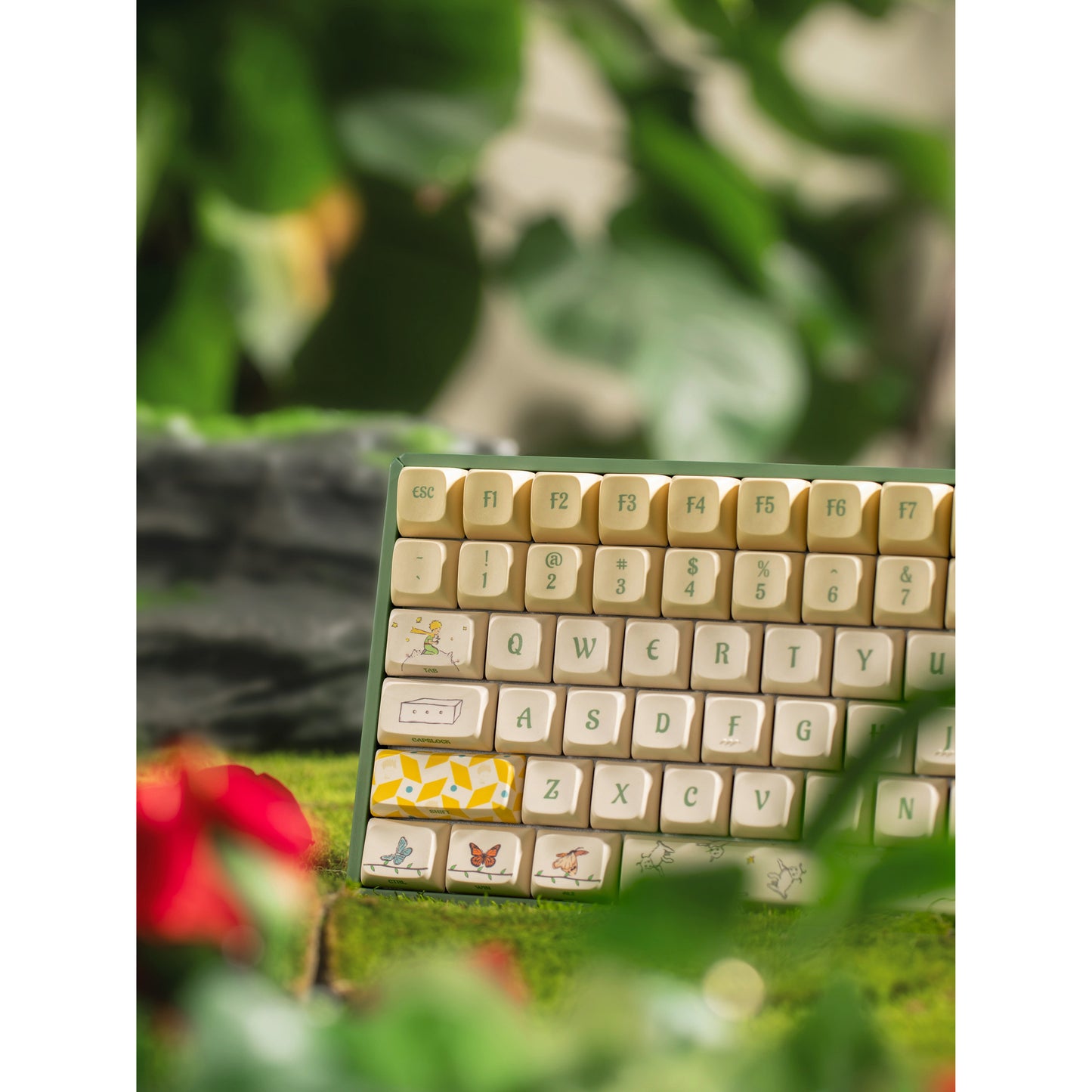 Iqunix F97 Floral Date RGB mechanisch gaming toetsenbord (Groen, US lay-out (QWERTY), IQUNIX Little Prince, 96%, RGB leds, Hot-swappable, PBT, 2.4GHz | Bluetooth 5.1 | USB-C)