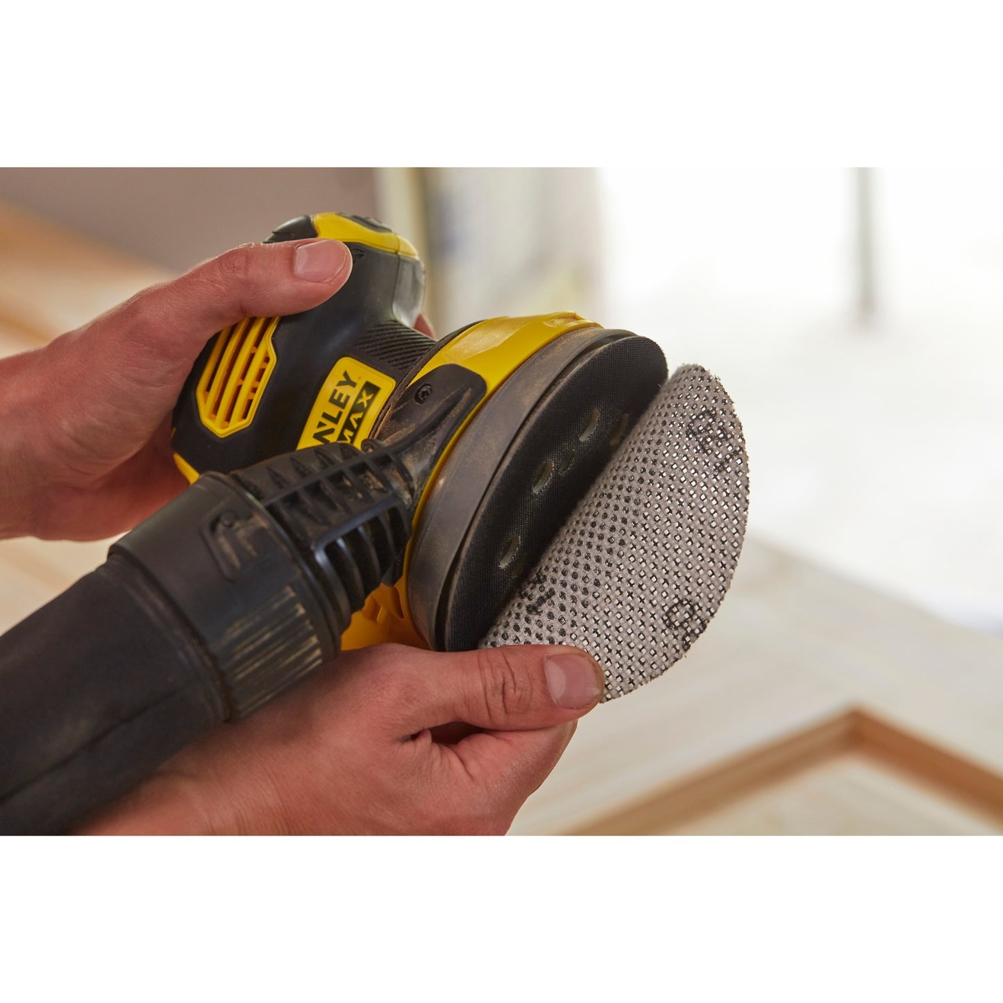 Stanley fatmax v20 18v excentrische schuurmachine (geel zwart, softbag, accu (2.0ah) en oplader (2a) inbegrepen)