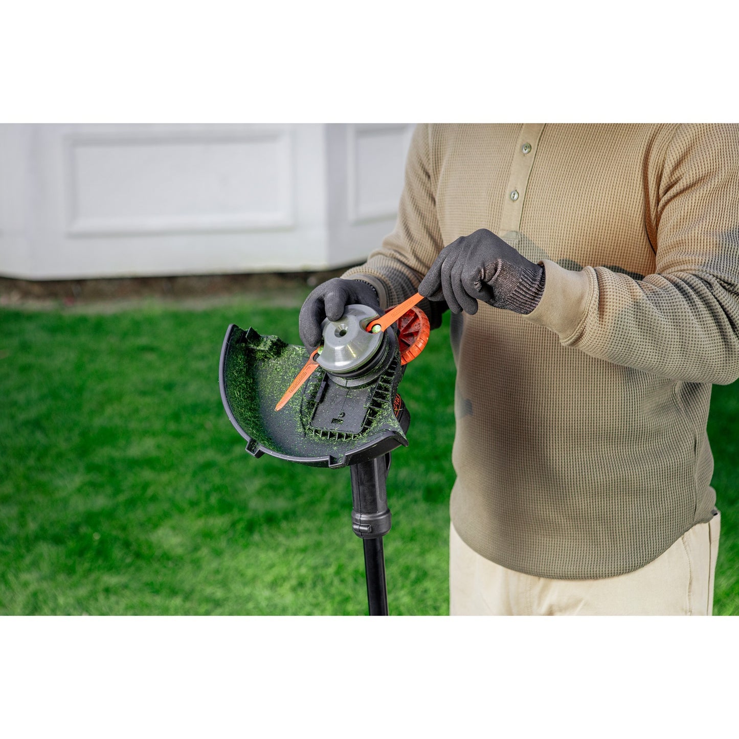 BLACK+DECKER 18v trimmer met 2 messen en accu grastrimmer (zwart oranje, 25 cm, accu inbegrepen)