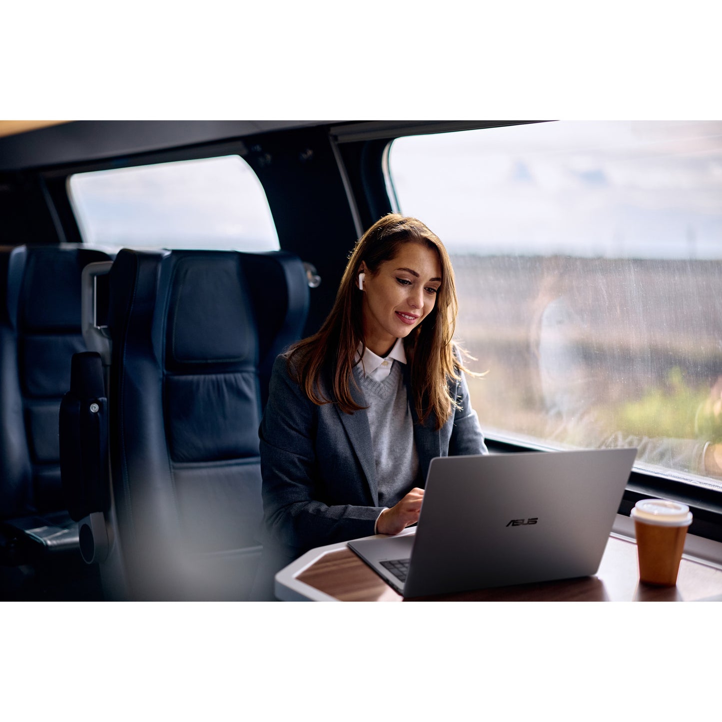ASUS expertbook p5 pm5606cga-pl0034x 16 copilot+ laptop (grijs | ryzen ai 7 445 | radeon 840m | 32 gb | 1 tb ssd)