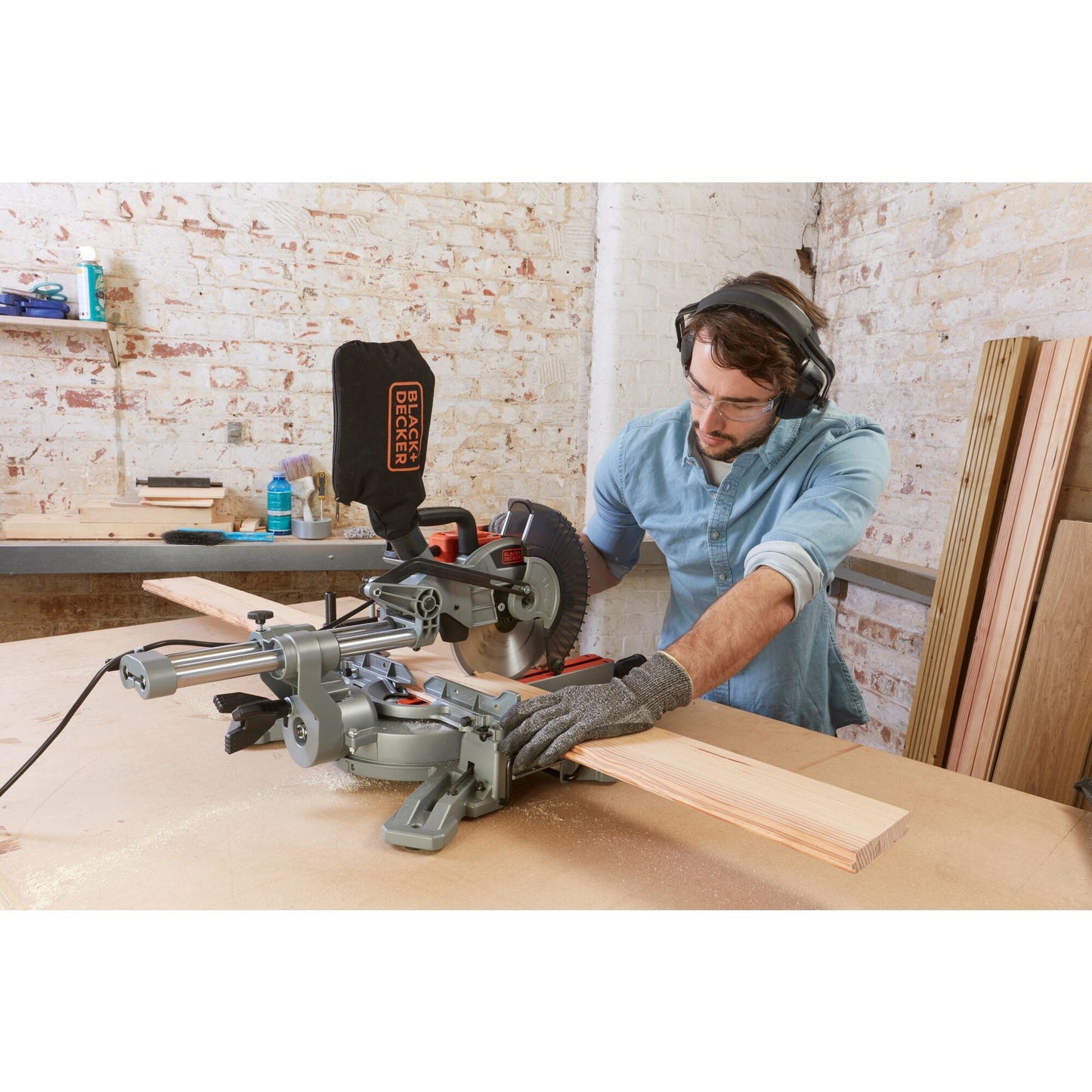 BLACK+DECKER 1600w 216mm afkort- en verstekzaag bes700-qs