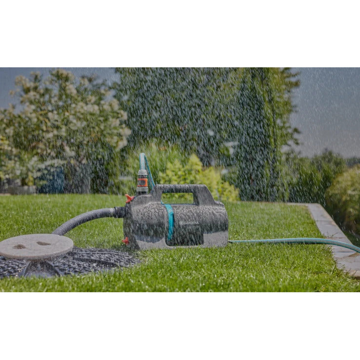 GARDENA besproeiingspomp 5000 silent set met slang en aanzuigunit (donkergrijs turquoise, 9081-20 | pomp | 20 m slang | 3,5 m aanzuigunit)
